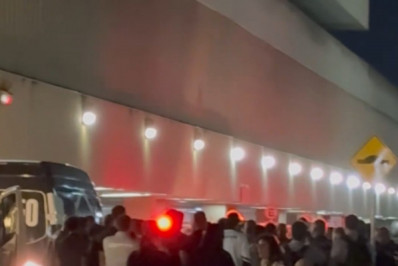 Organizada do Botafogo protesta em desembarque do time no Rio