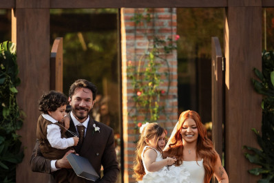 Viih Tube compartilha registros do casamento com Eliezer