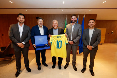 CBF recebe visita de Zico; saiba o que esteve em pauta