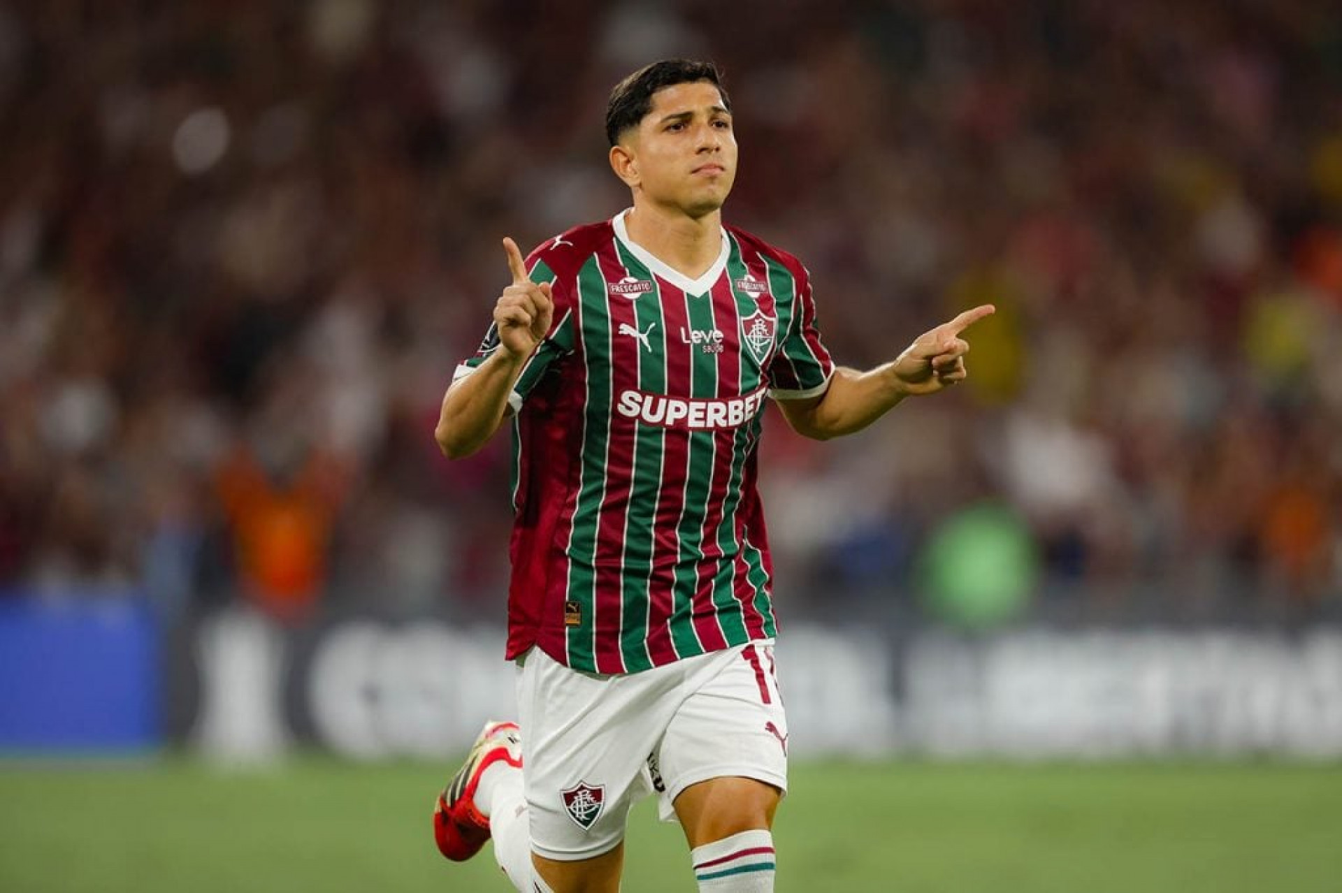Savarino sente dores e desfalca Fluminense na Libertadores