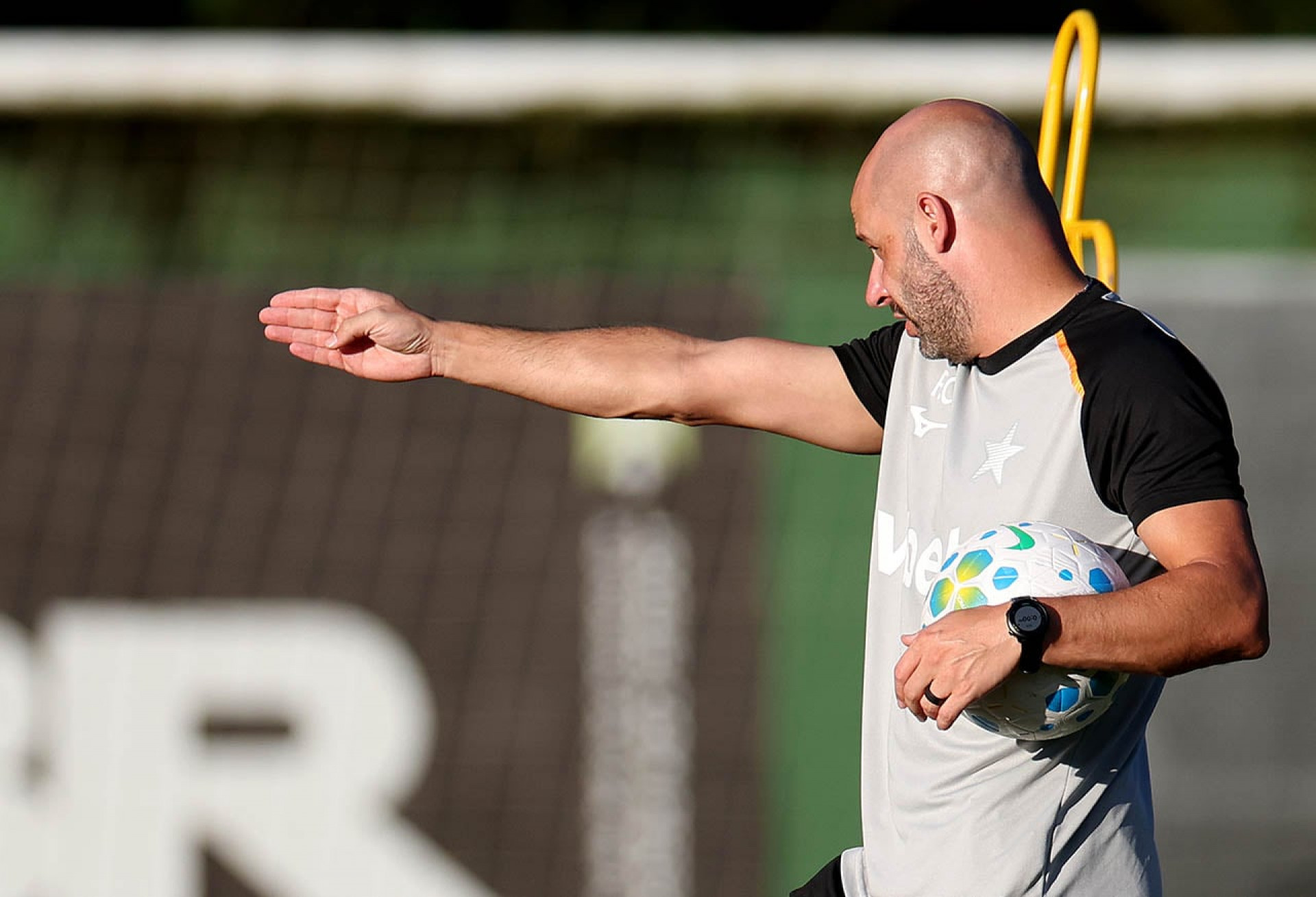 Entenda por que o Botafogo demora a demitir Franclim