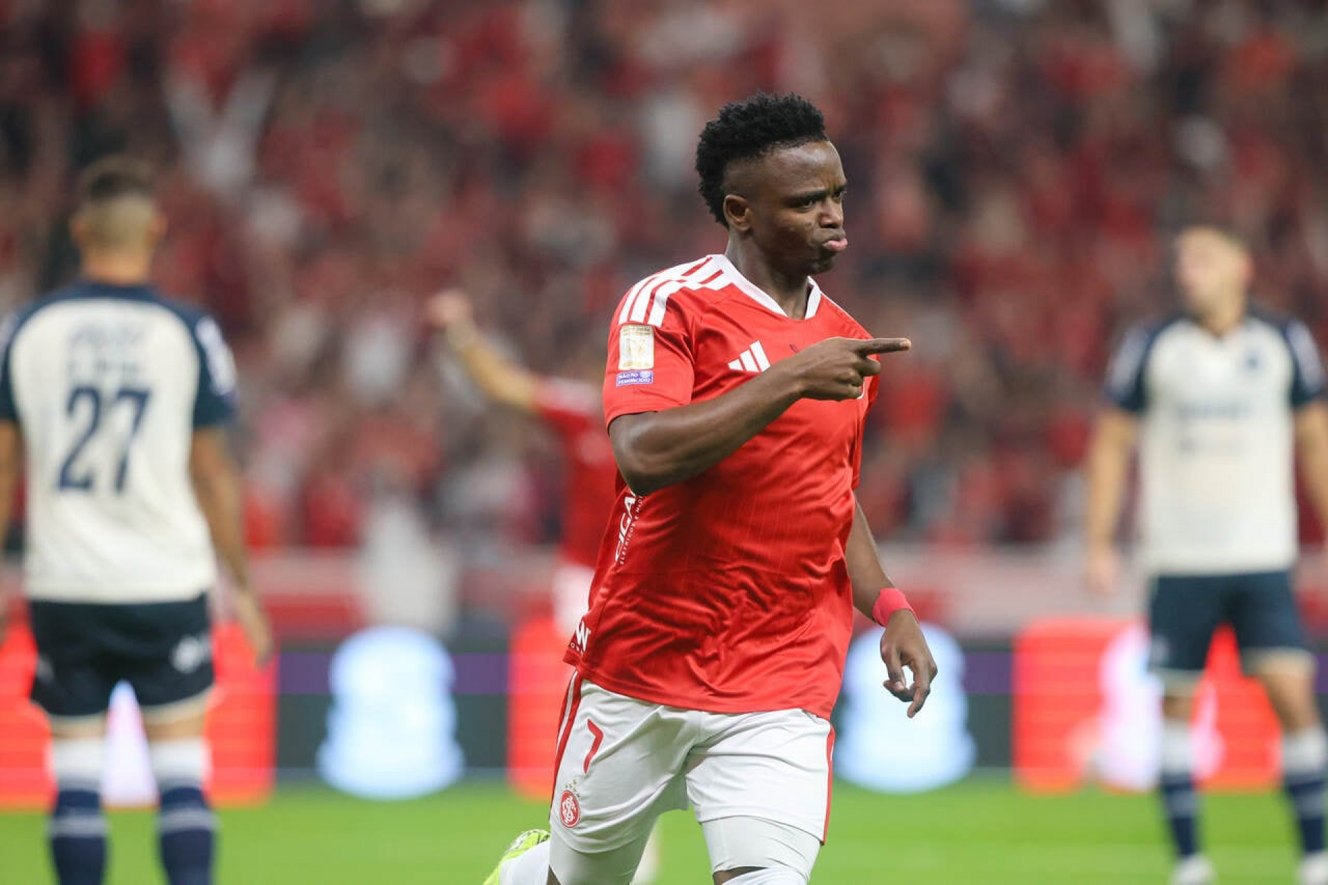 Lateral do Internacional detona empate: “Tudo por &aacute;gua abaixo”