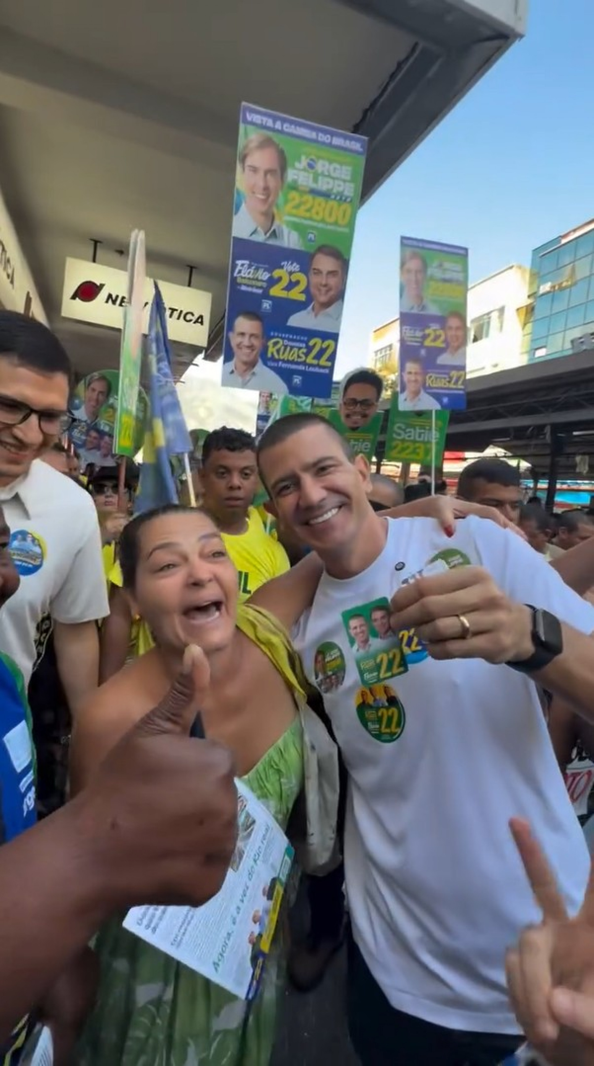 Douglas Ruas fez caminhada em Bangu, na Zona Oeste - Reprodu&ccedil;&atilde;o / Instagram