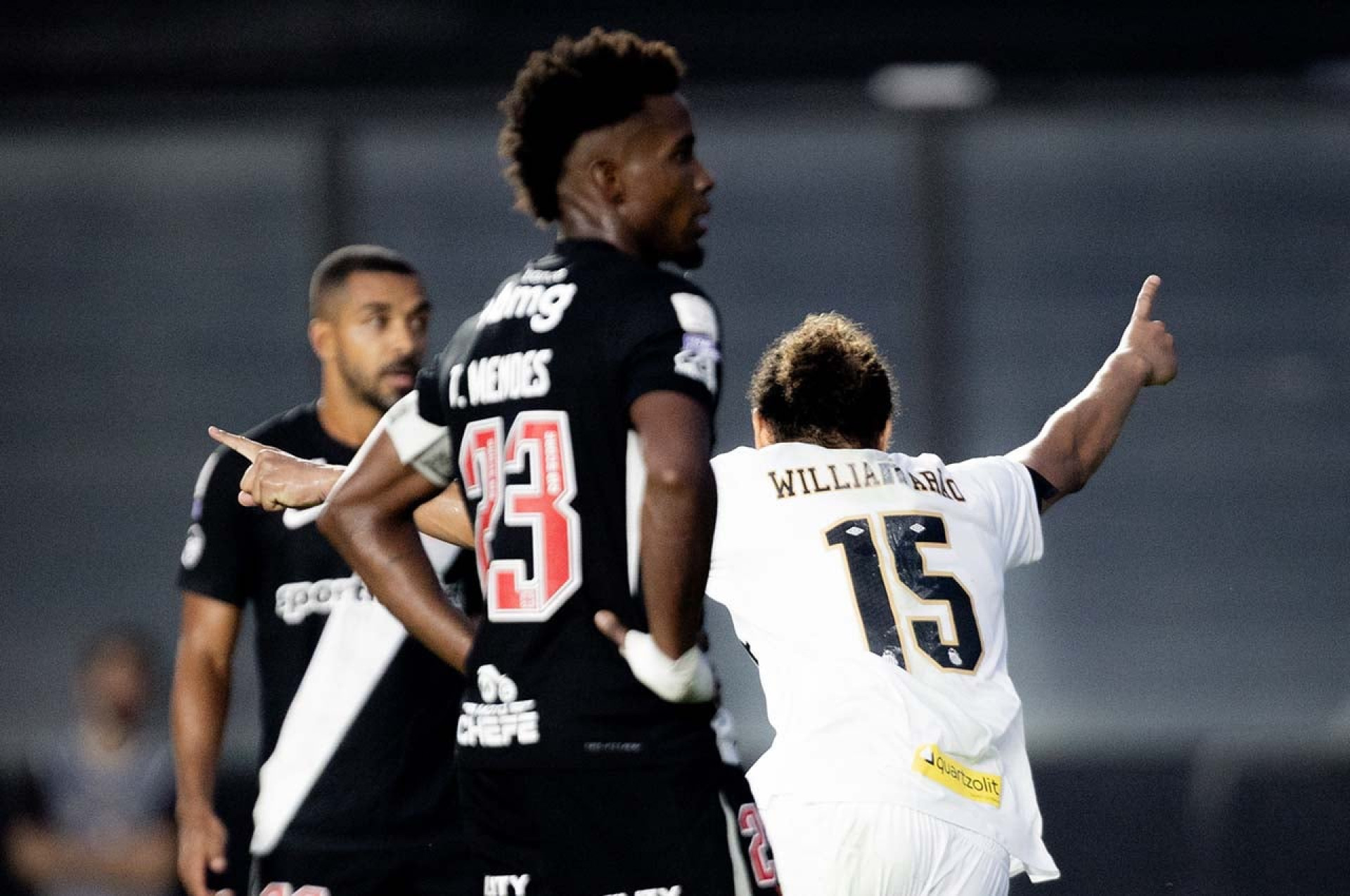 Veja como Pedro Emanuel avaliou a estreia de refor&ccedil;os no Vasco