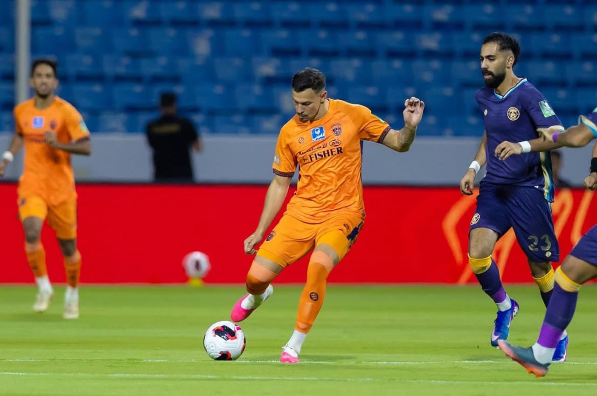 Hugo Moura marca duas vezes e vive in&iacute;cio de destaque na Ar&aacute;bia Saudita