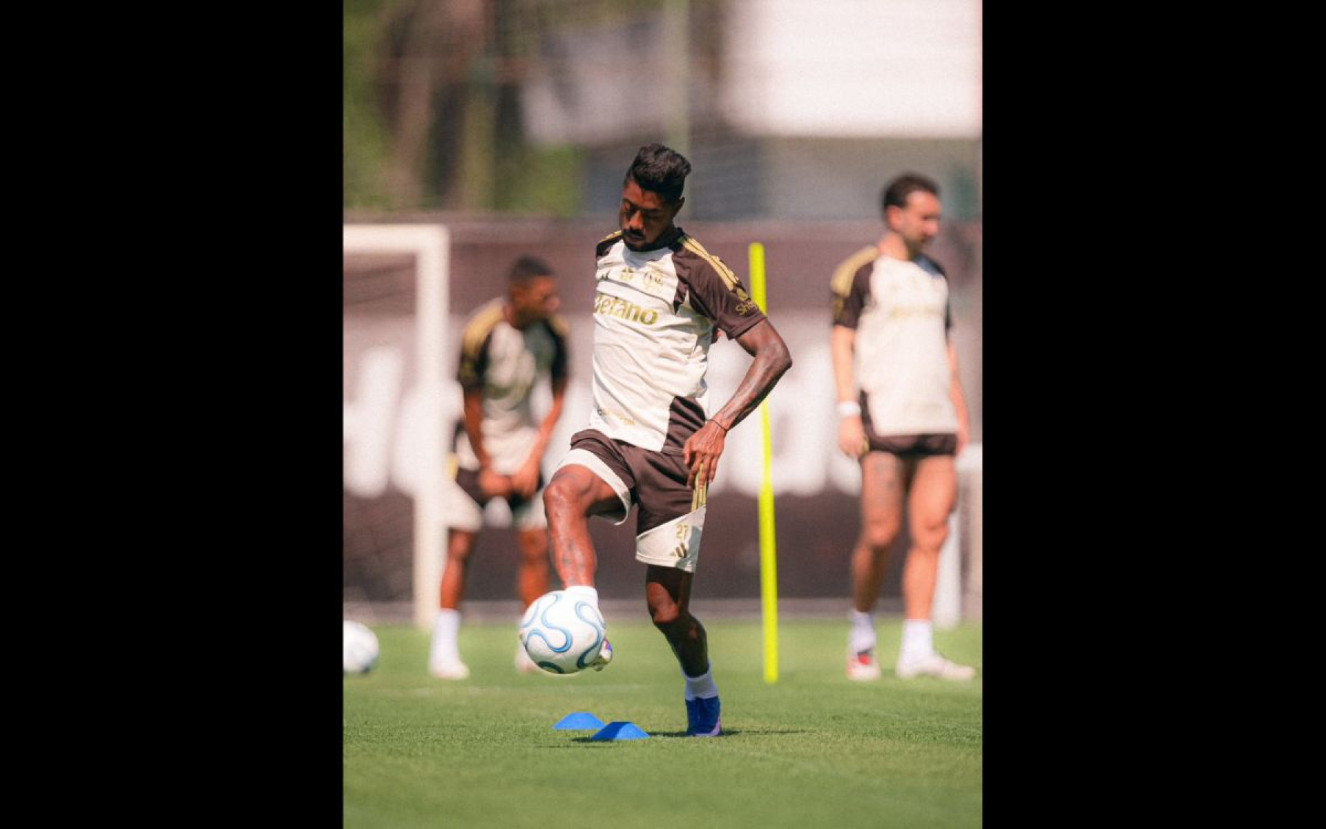 Bruno Henrique em a&ccedil;&atilde;o durante treino do Flamengo, no Ninho do Urubu
