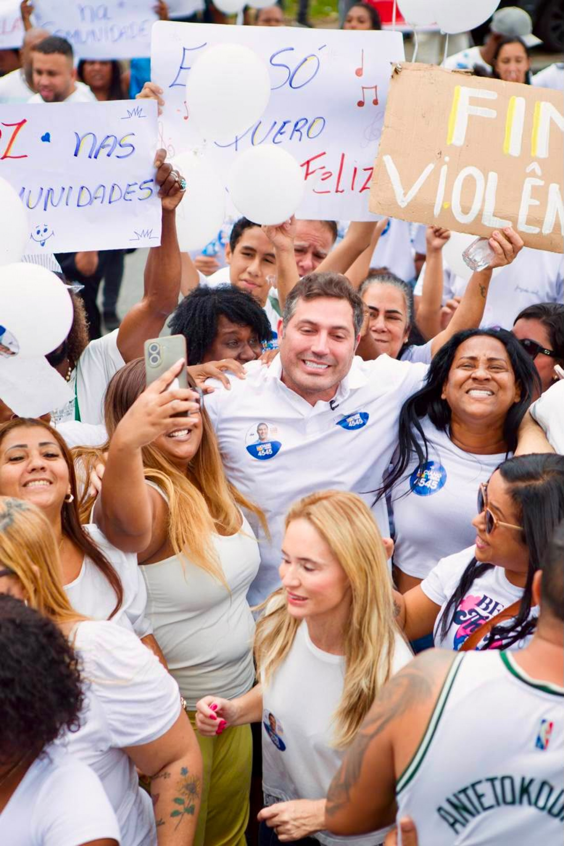 Luciano Vieira iniciou caminhada eleitoral em ato pela paz - Divulgação