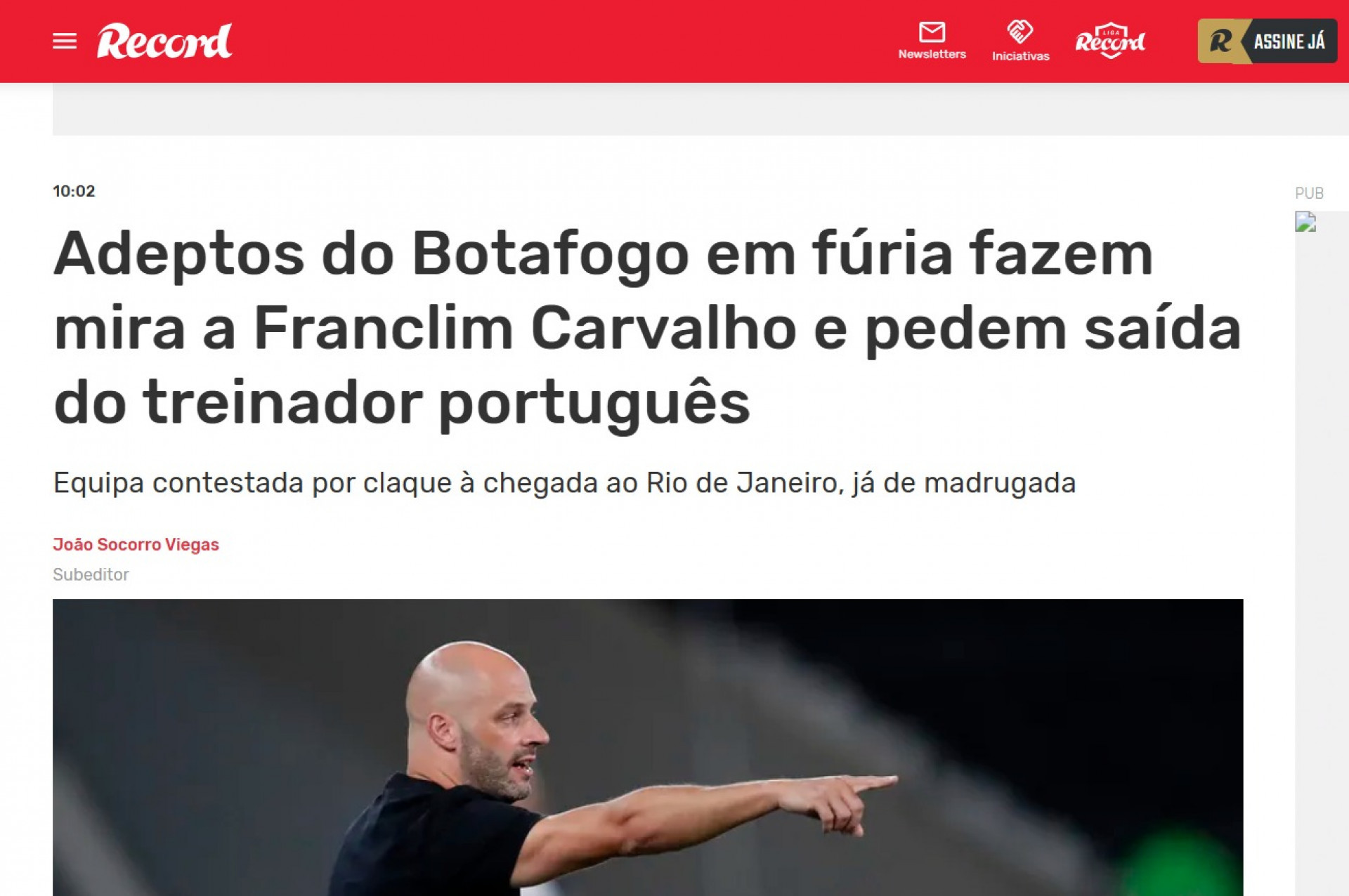 Mat&eacute;ria no site do jornal portugu&ecirc;s Record sobre o protesto de uma organizada do Botafogo - Reprodu&ccedil;&atilde;o / Record