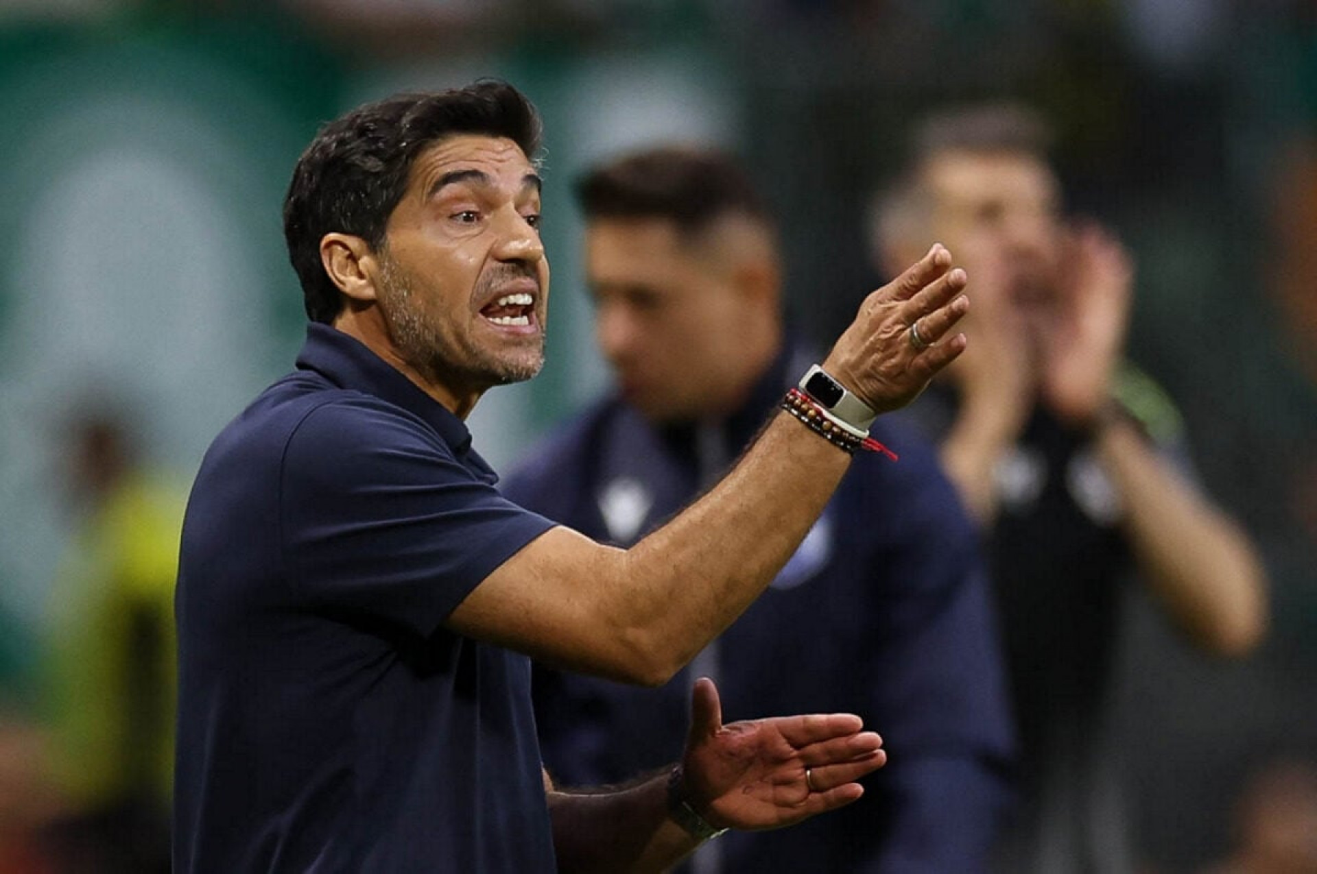 Defesa do Palmeiras cai de rendimento, mas Abel ganha op&ccedil;&otilde;es importantes