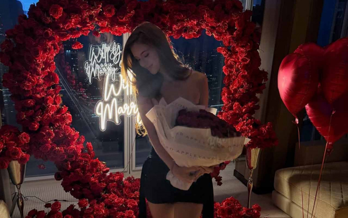 Richarlison pede namorada em casamento em hotel de luxo na Inglaterra
