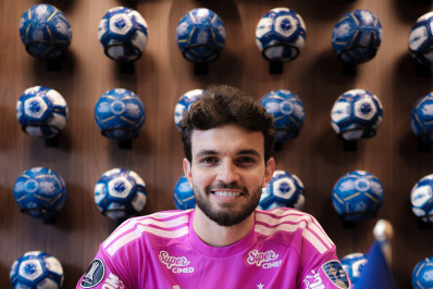 Goleiro renova com o Cruzeiro antes da partida contra o Flamengo