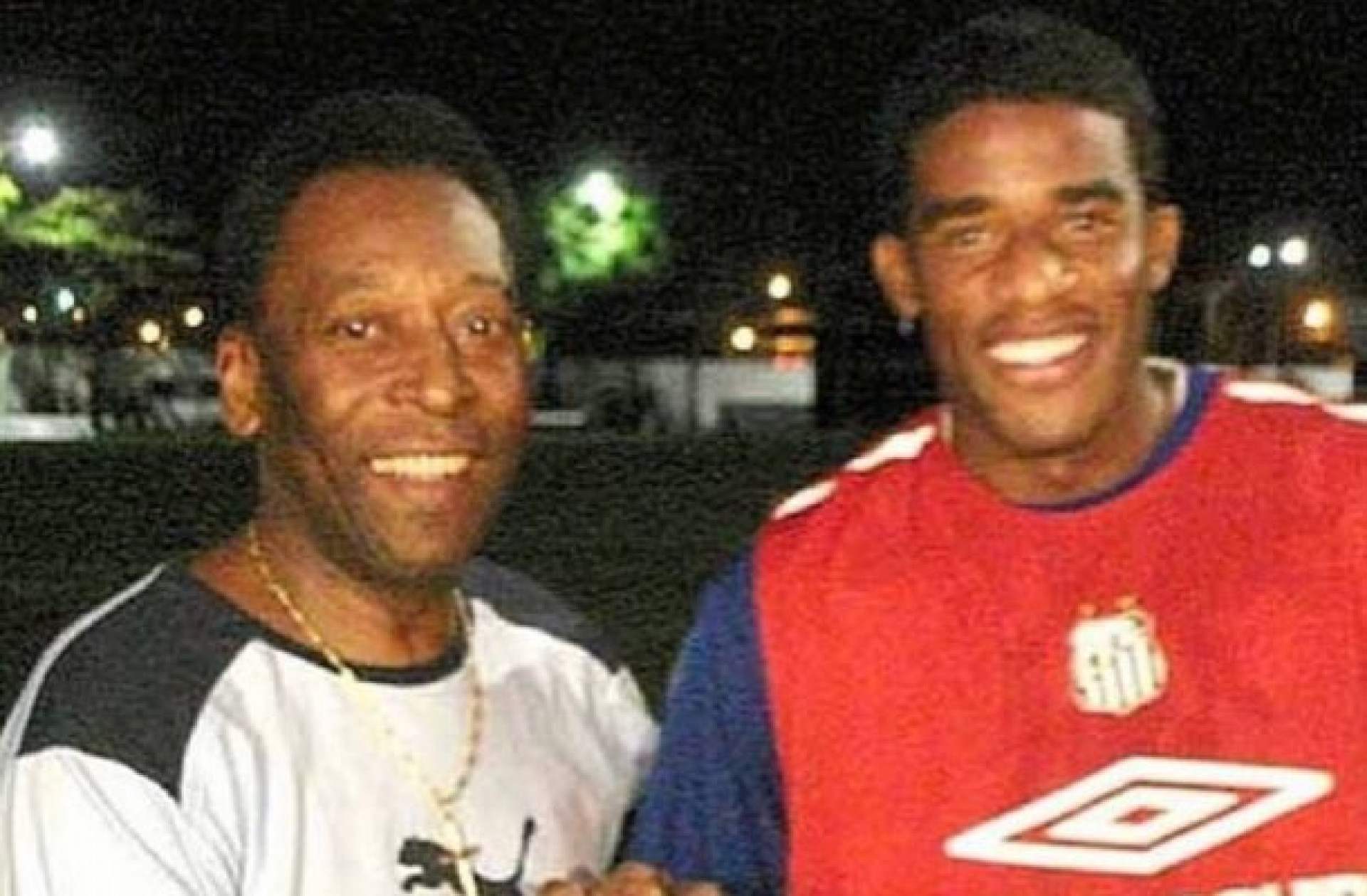 Bet&atilde;o relembra passagem pelo Santos; v&iacute;deo