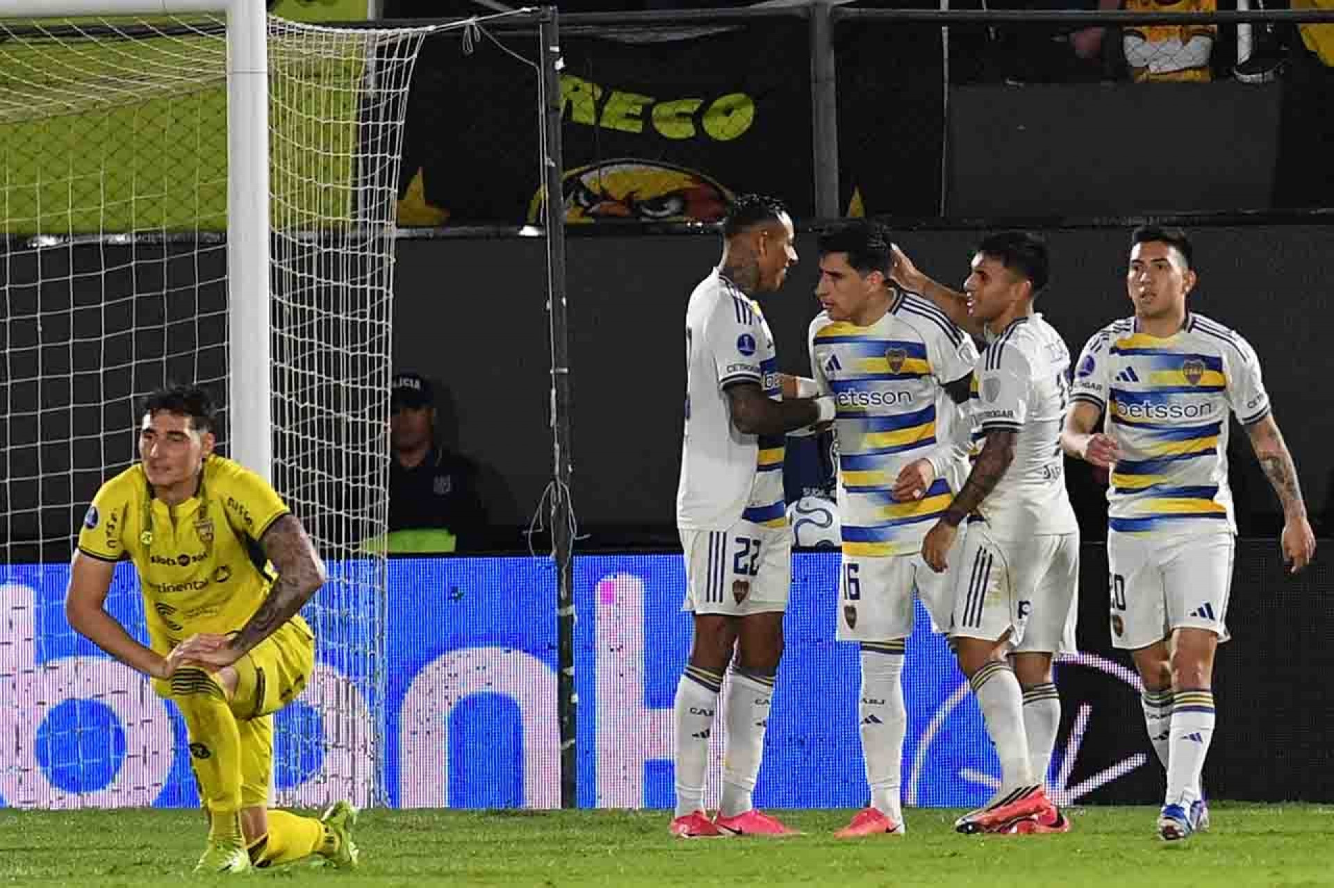 Boca Juniors goleira o Recoleta e est&aacute; nas quartas da Sula