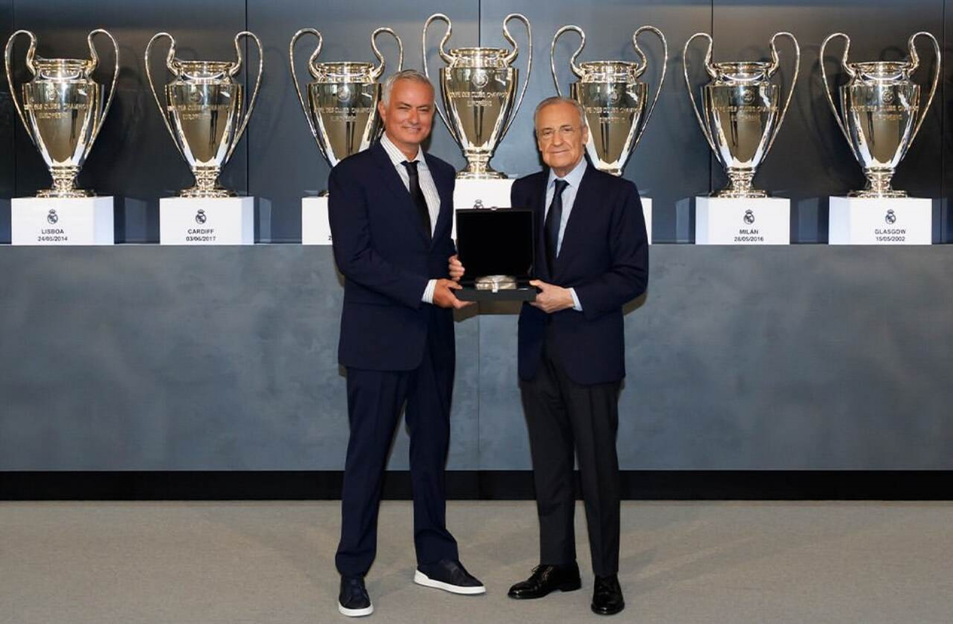 Mourinho, enfim, &eacute; apresentado no Real Madrid: “Voltei para casa”