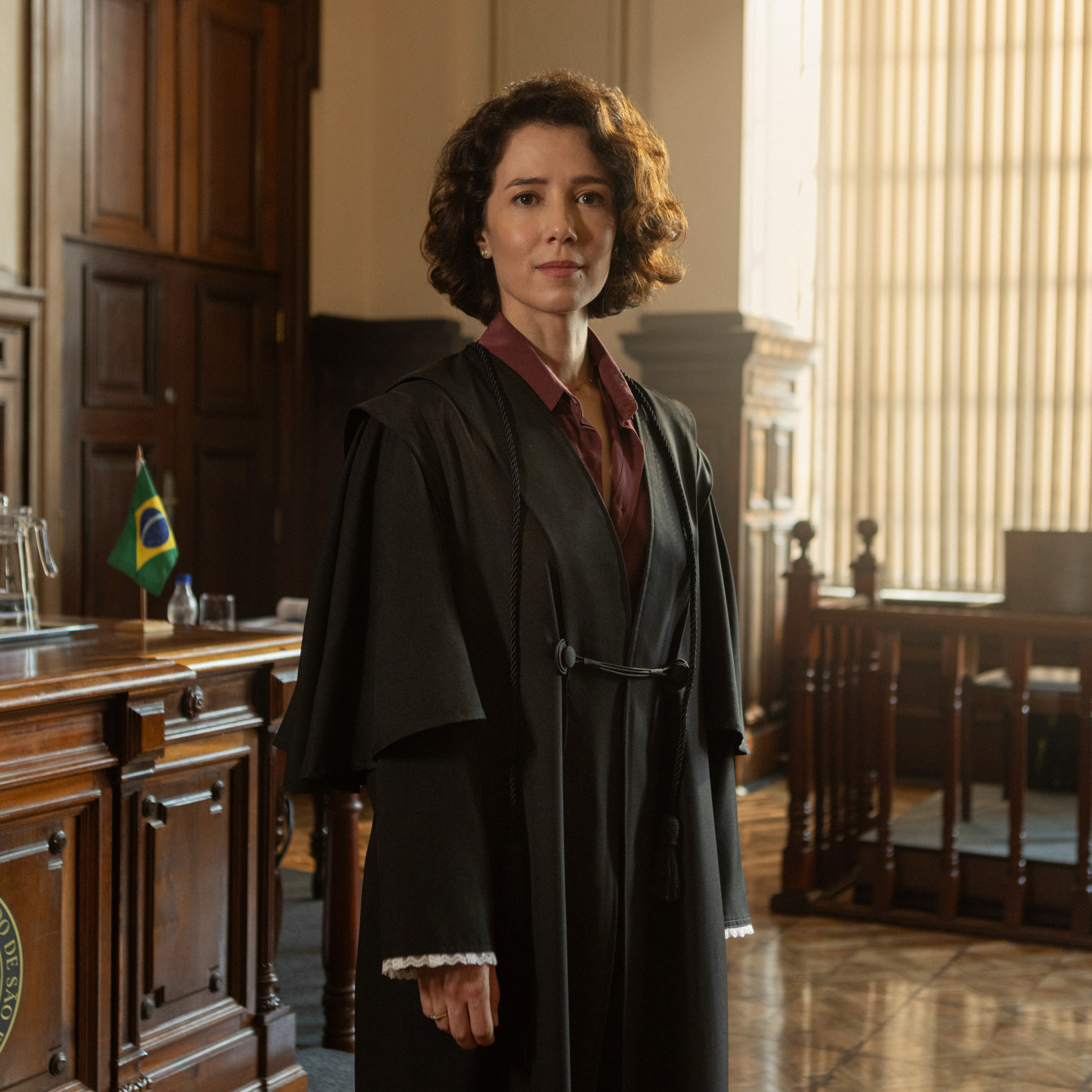 Marjorie Estiano dá vida à professora Inez - Divulgação/Netflix