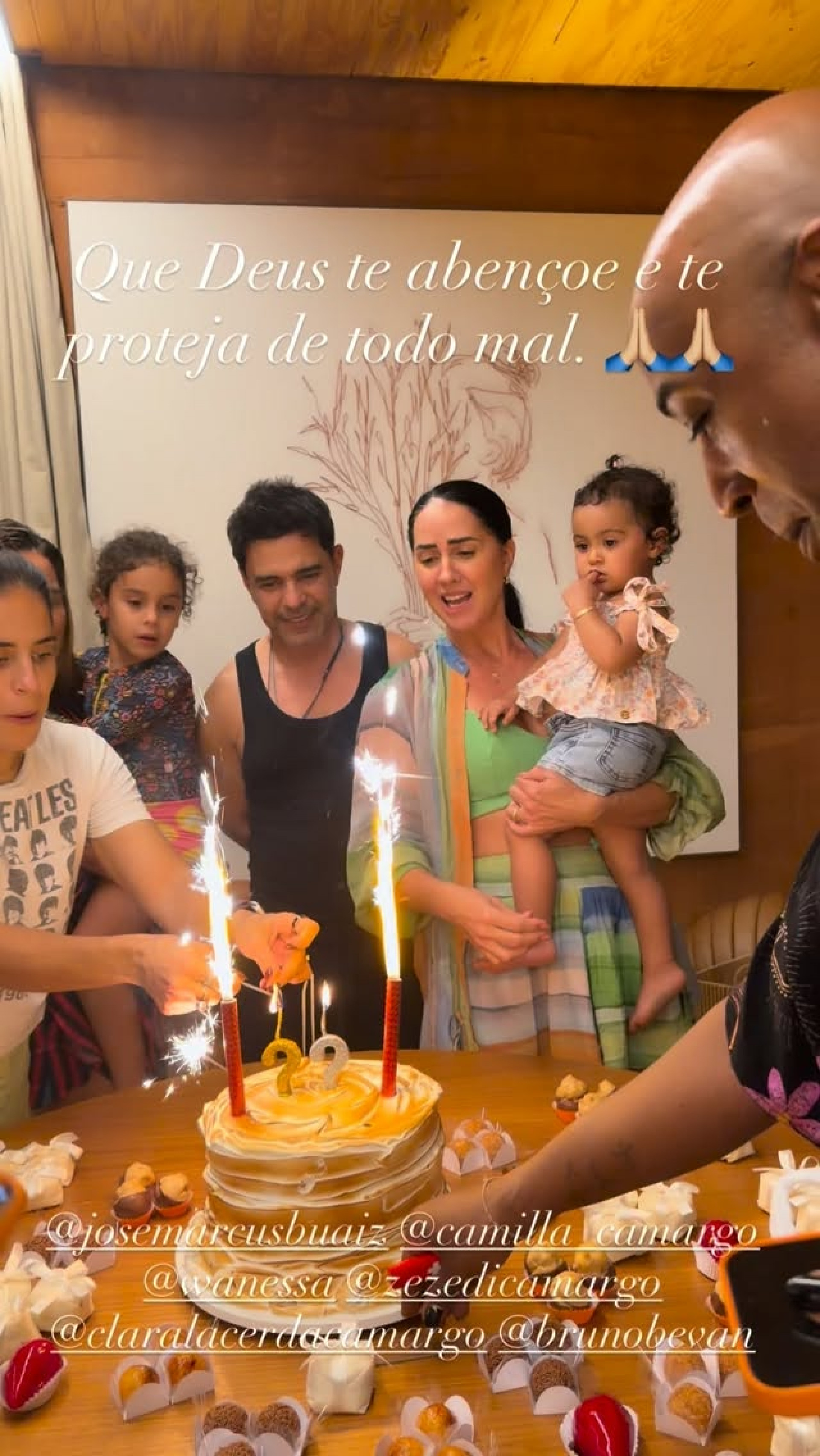 Zezé di Camargo comemora o aniversário ao lado da família - Reprodução do Instagram
