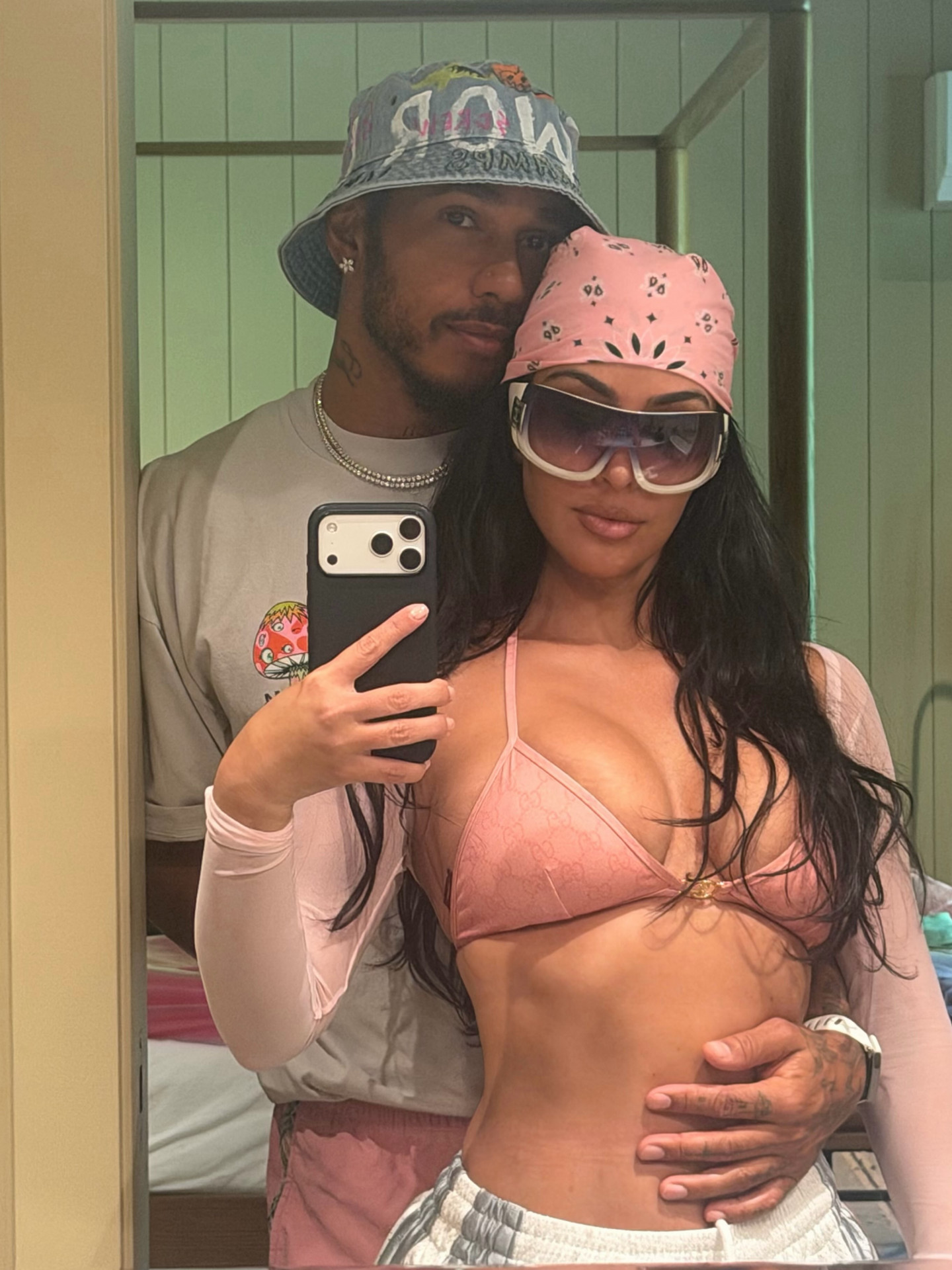  Kim Kardashian abre álbum de fotos com Lewis Hamilton  - Reprodução do Instagram