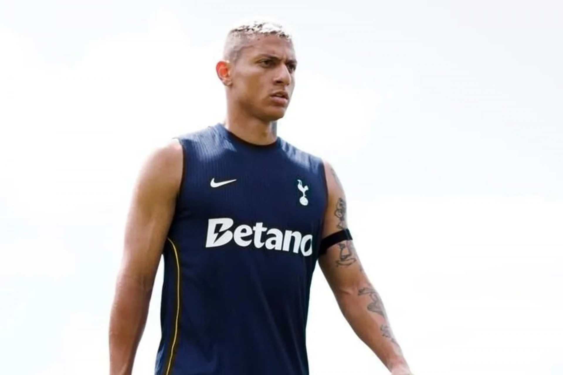Everton tenta recontratar Richarlison, mas Tottenham faz jogo duro
