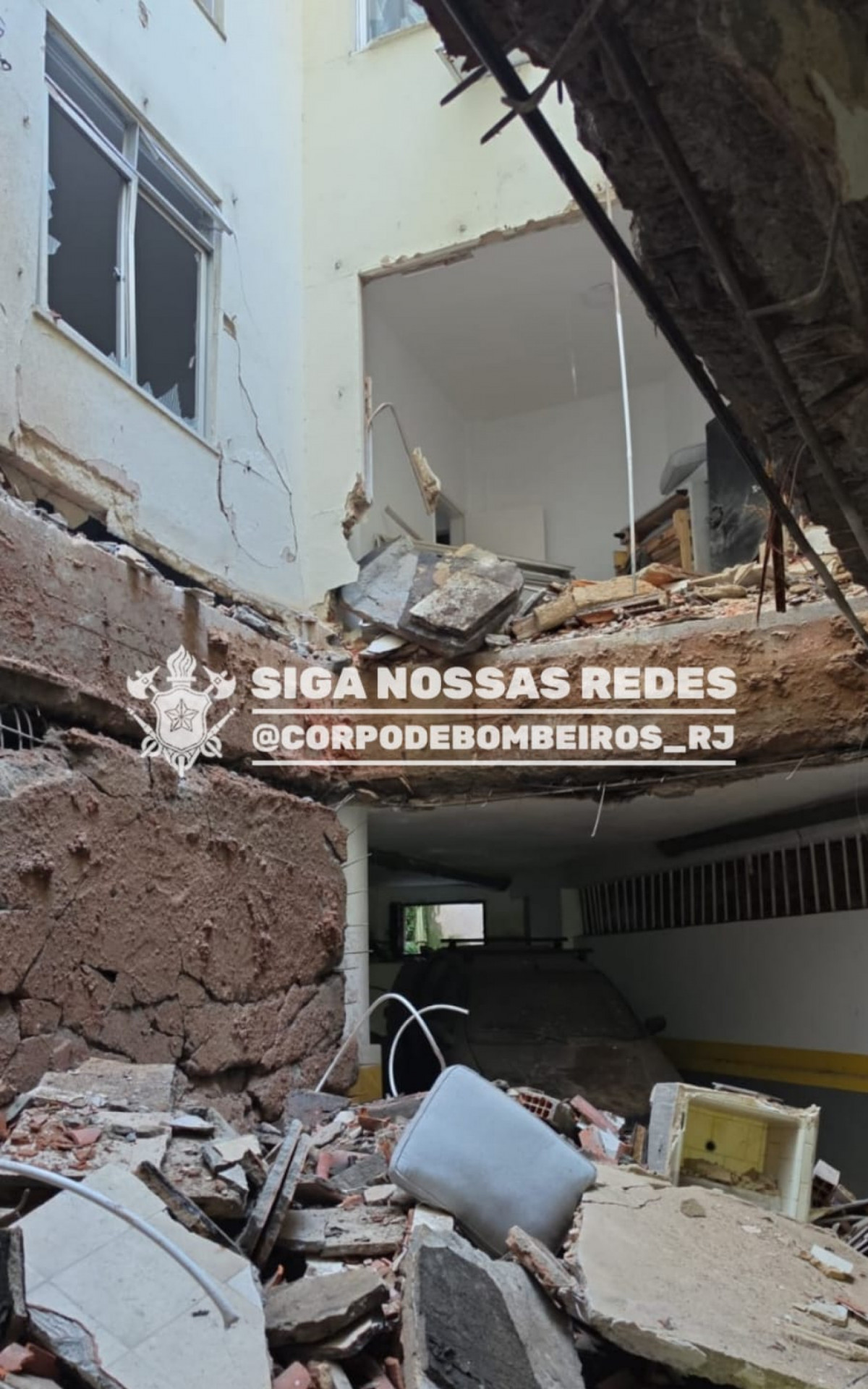 O incidente mobilizou equipes do Corpo de Bombeiros e provocou a evacuação do edifício, que possui 13 andares e um subsolo - Divulgação/CBMERJ