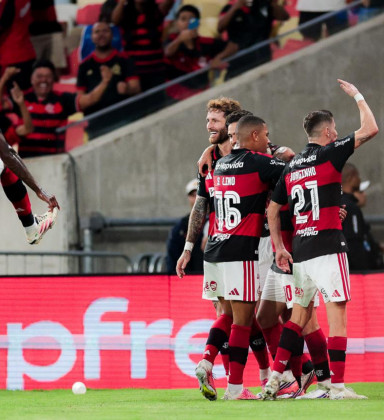 Flamengo toma susto, mas vence Cruzeiro e avança na Libertadores