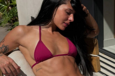 De biquíni, Ana Castela renova bronzeado