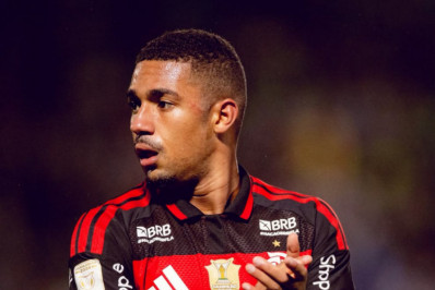 Samuel Lino lembra decisão contra o PSG e rasga elogios a Filipe Luís