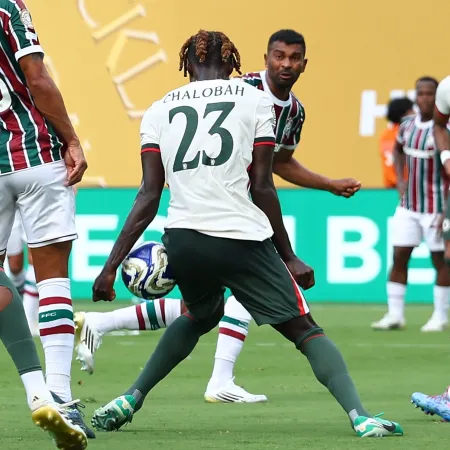 Pênalti para Rivadavia faz tricolores lembrarem lance do Mundial