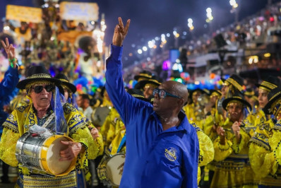 Unidos da Tijuca: ou paga caro ou a coroa da rainha vai para comunidade