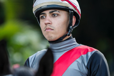 Jóquei de 27 anos morre após queda de cavalo na Gávea