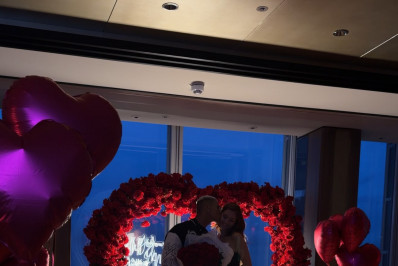 Richarlison surpreende Amanda Araujo com pedido de casamento