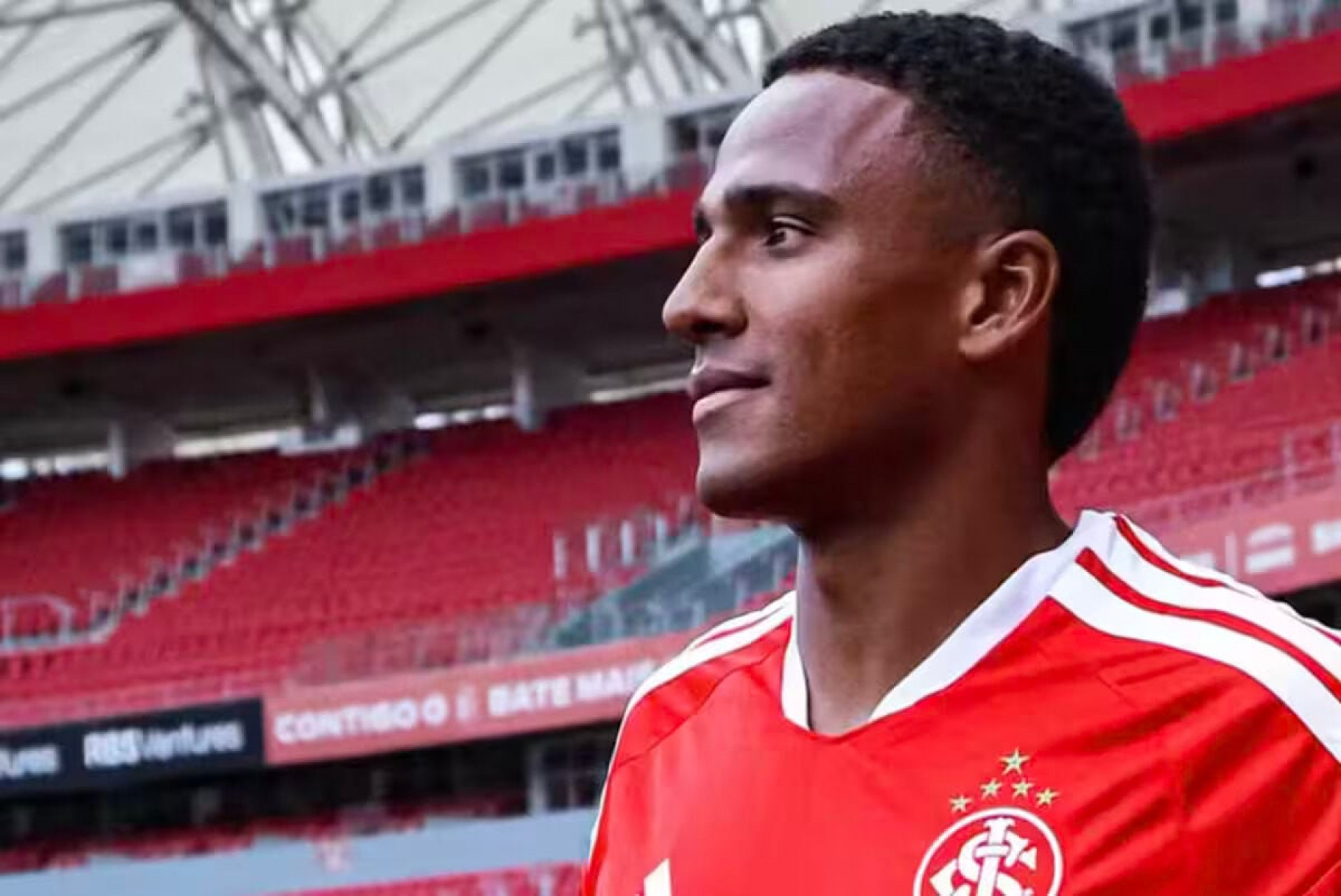 Internacional apresenta Eliasson, que mira estreia contra o Atl&eacute;tico