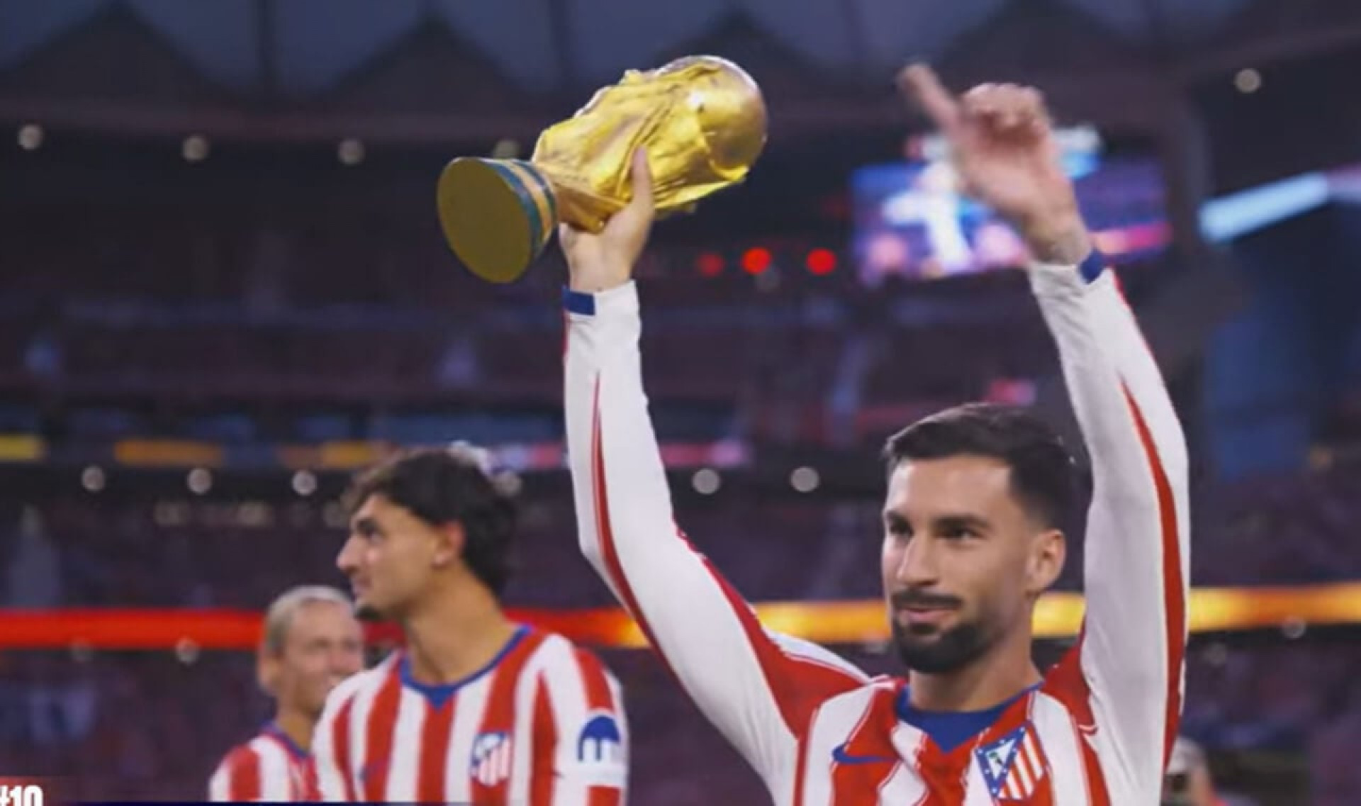 Atl&eacute;tico de Madrid homenageia campe&otilde;es mundiais antes da estreia em La Liga