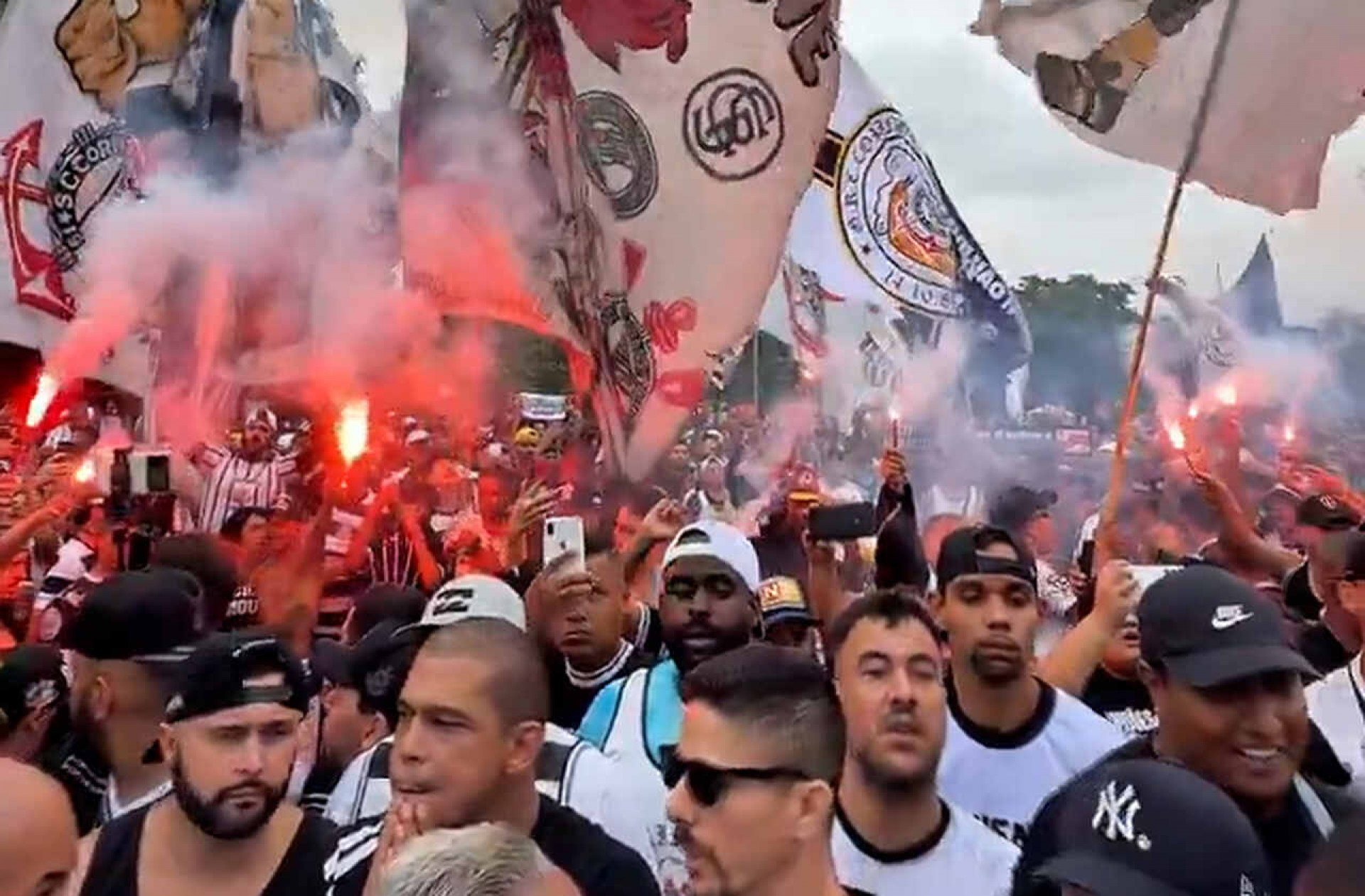Organizadas do Corinthians v&atilde;o ao MP-SP apoiar interven&ccedil;&atilde;o judicial