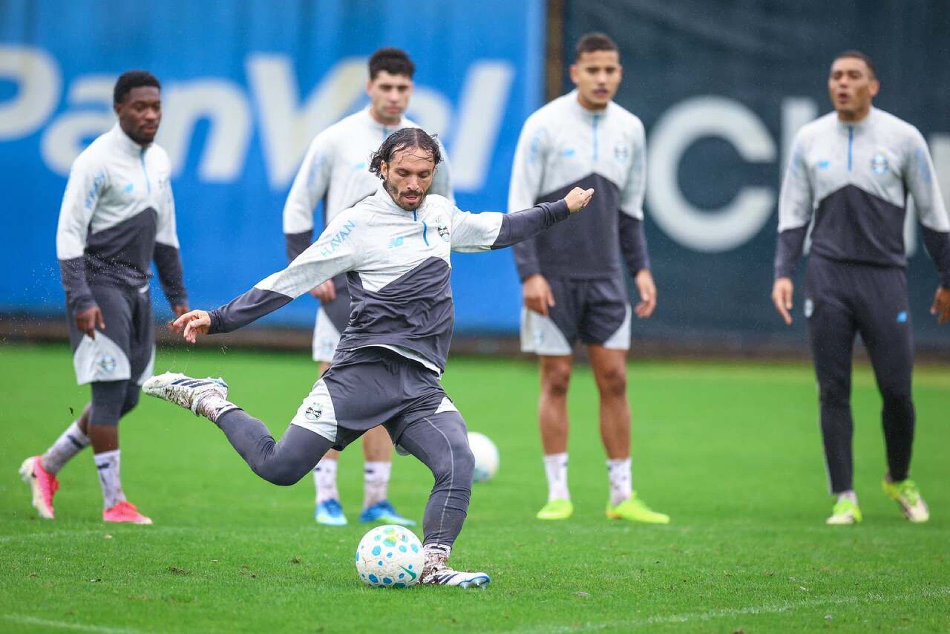 Mudan&ccedil;as do Gr&ecirc;mio contra o Bragantino; veja prov&aacute;vel escala&ccedil;&atilde;o