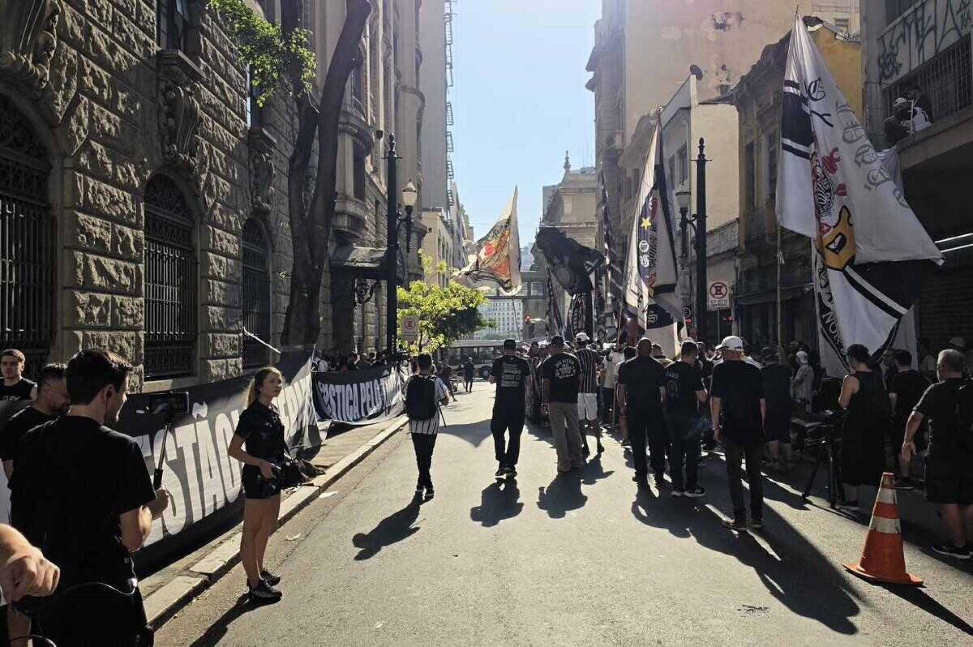 Promotores explicam investiga&ccedil;&atilde;o e opinam sobre ato da torcida do Corinthians