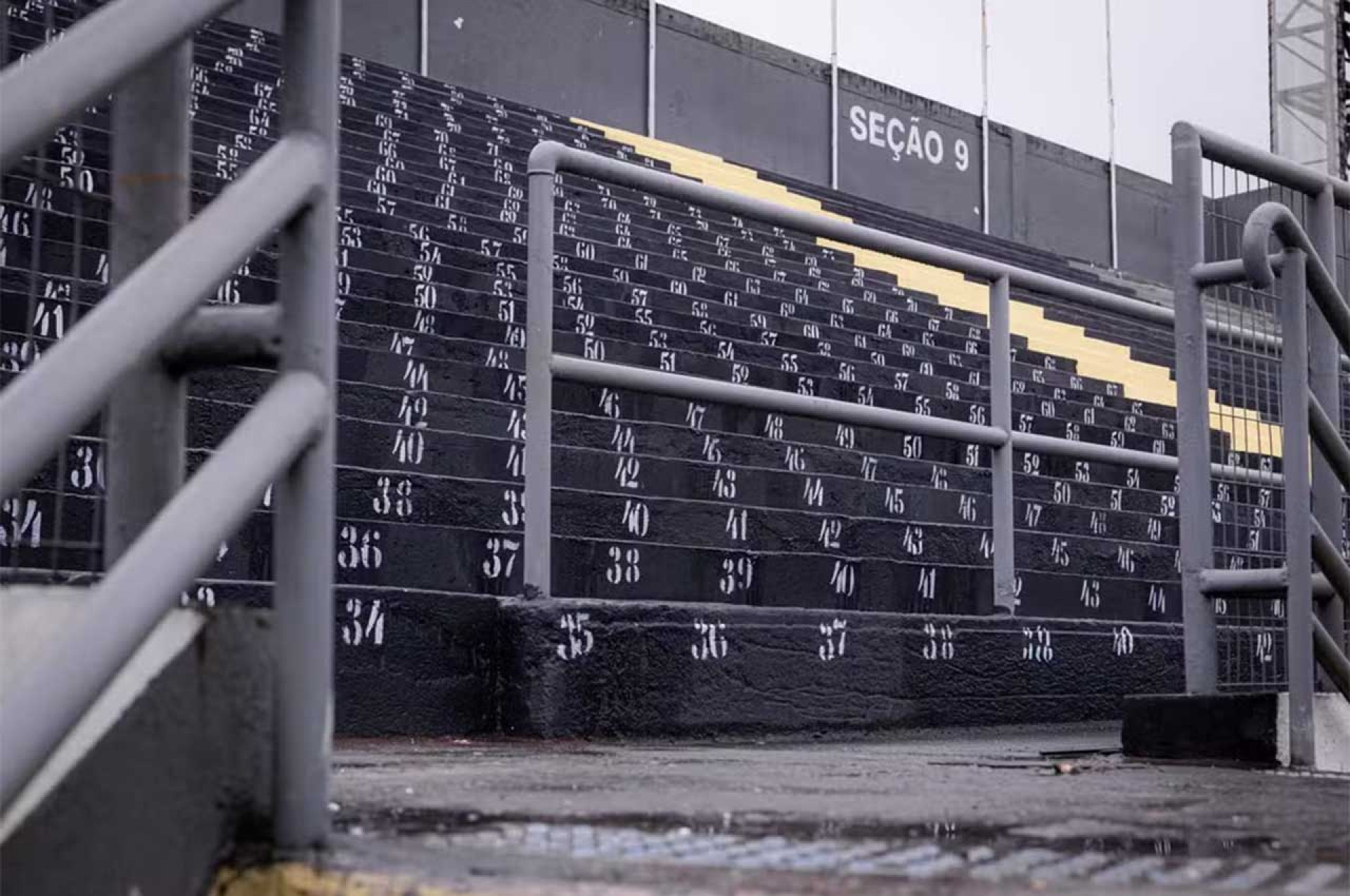Arquibancada Cosmo Dami&atilde;o, na Vila Belmiro, est&aacute;dio do Santos ? Divulga&ccedil;&atilde;o/Santos FC