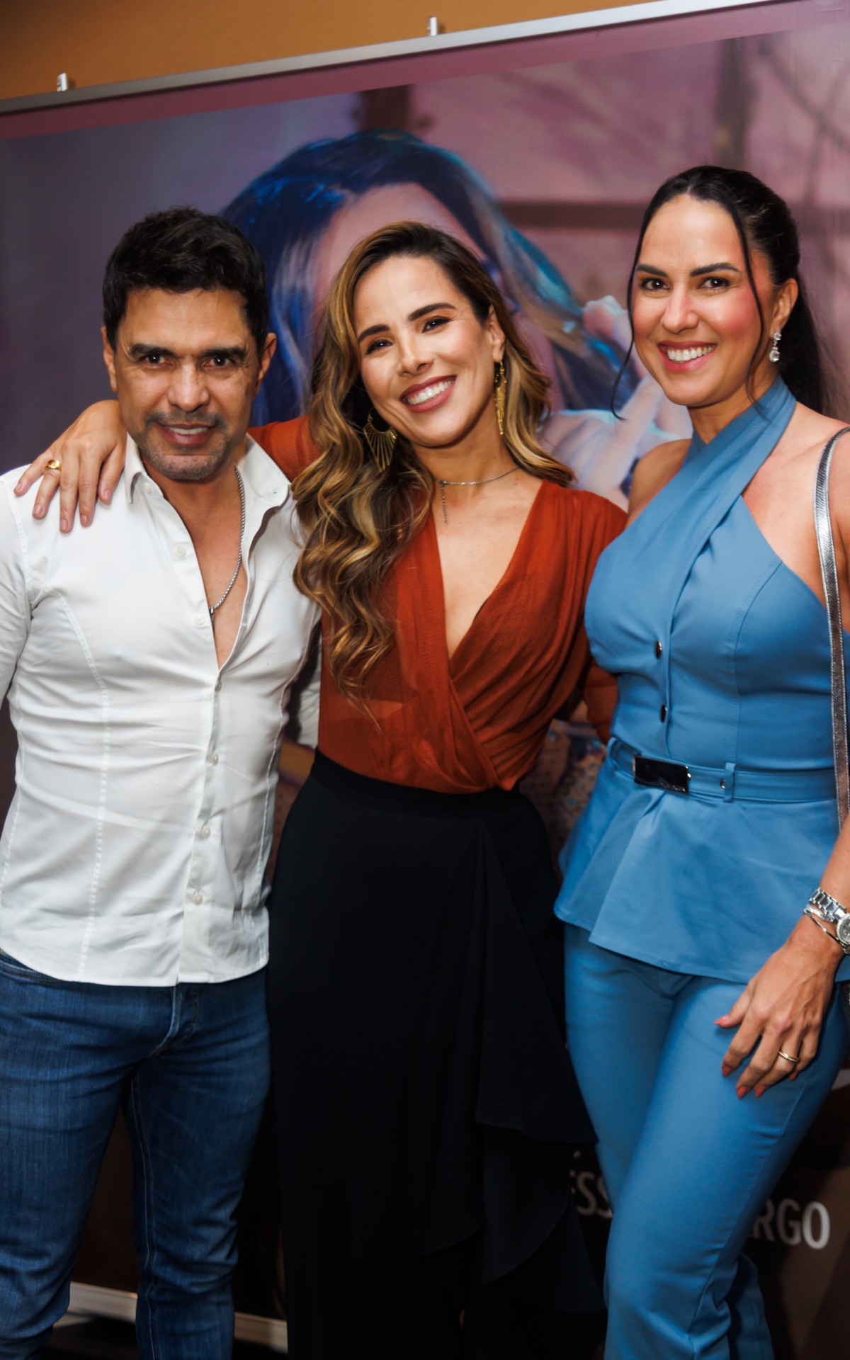 Wanessa Camargo recebe o carinho de Zezé Di Camargo e Graciele Lacerda