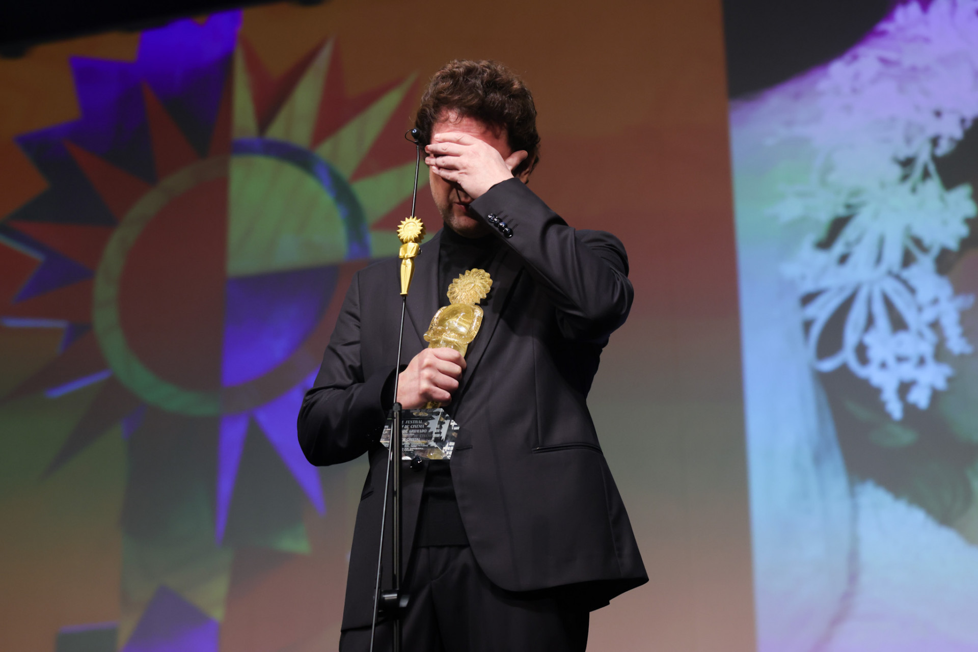 Selton Mello recebe prêmio em festival de cinema e se emociona - Lucas Ramos / Brazil News