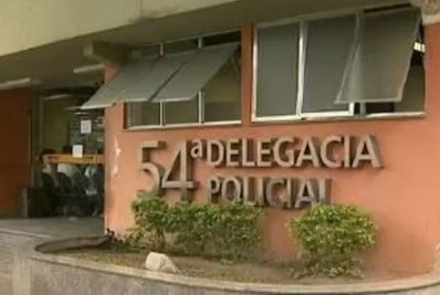 PM prende quatro pessoas e apreende pistola e drogas em Belford Roxo