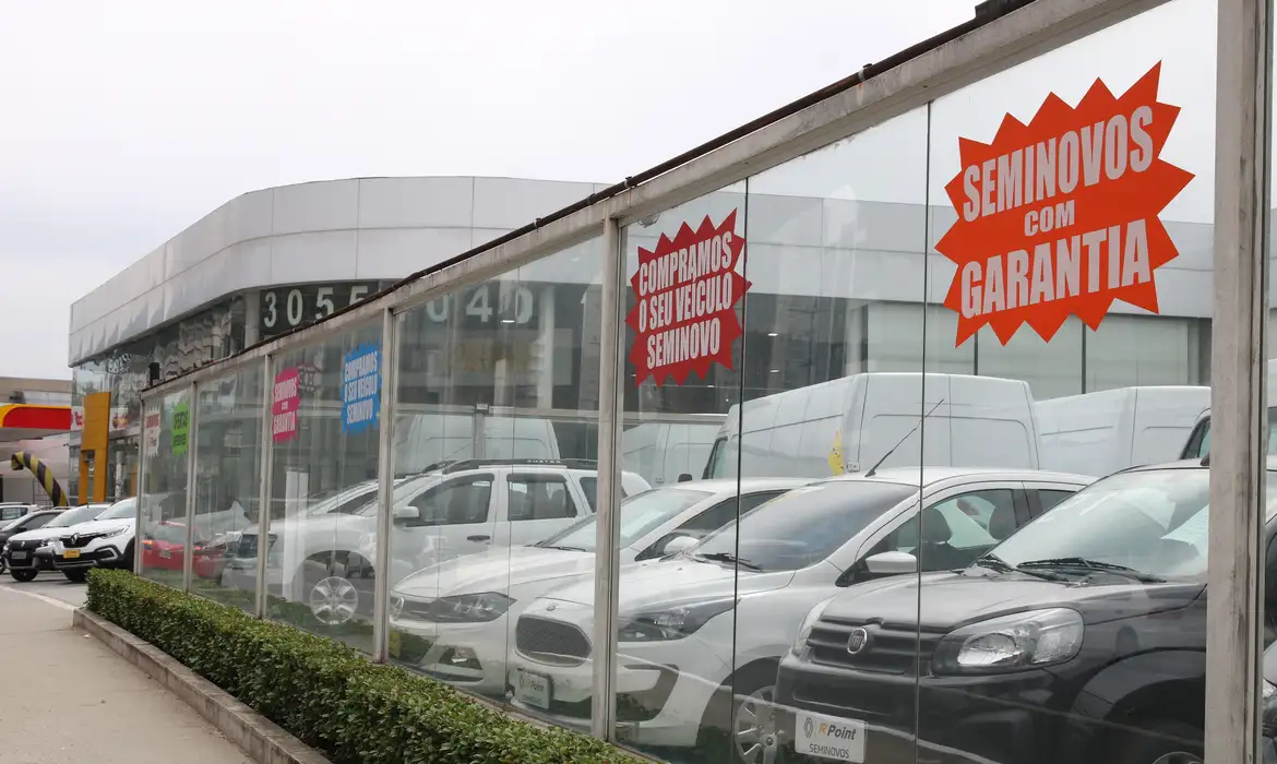 Carros seminovos são preferência de 67% dos brasileiros em 2026