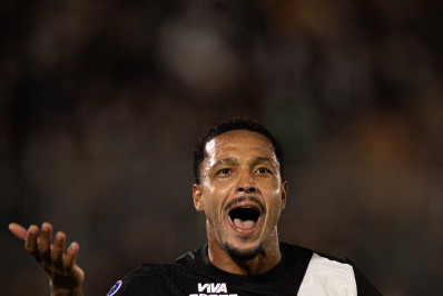 Vasco goleia Olimpia de virada no Paraguai e avança na Sul-Americana
