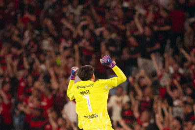 Rossi parabeniza Jorginho por lance em cima da linha: 'Vale um gol'