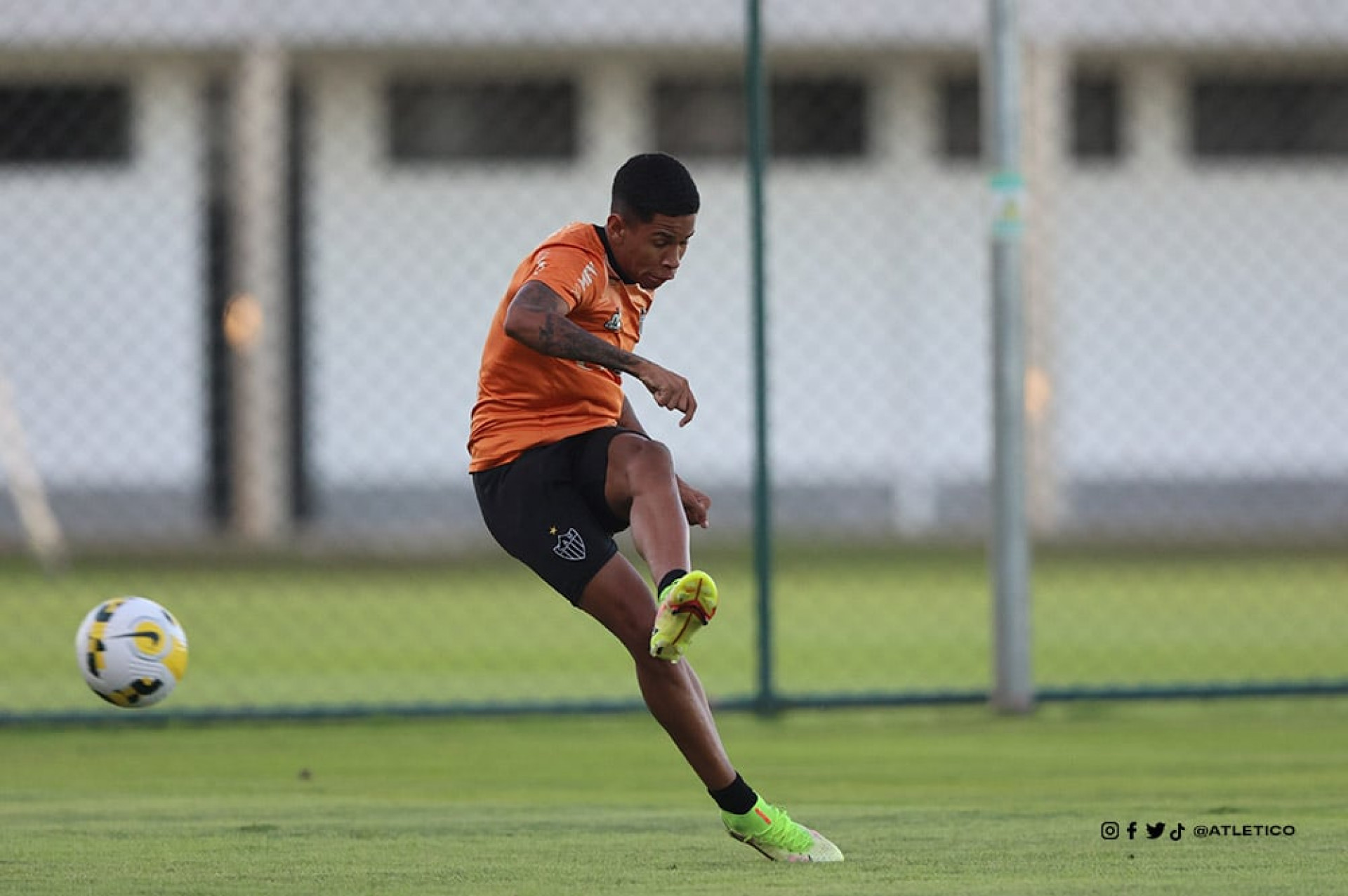 Savinho pode render R$ 15 milh&otilde;es ao Atl&eacute;tico em transfer&ecirc;ncia