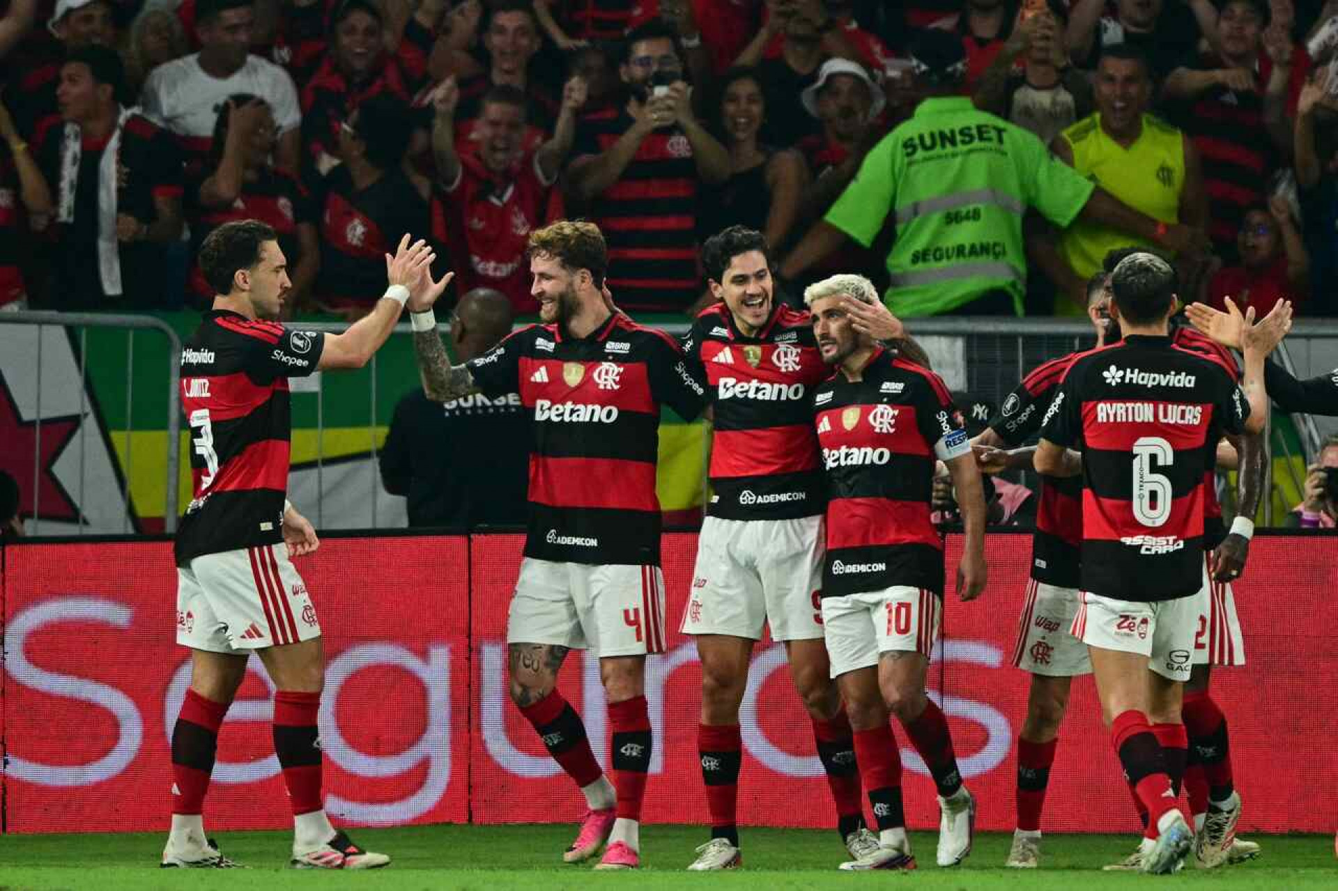 Pedro e Arrascaeta reafirmam papel de protagonistas no Flamengo