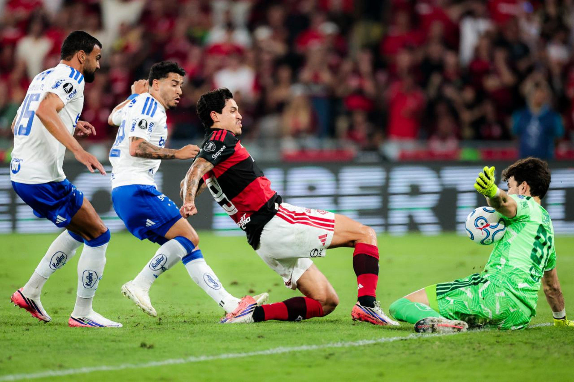Flamengo x Cruzeiro bate recorde de p&uacute;blico no Maracan&atilde; em 2026
