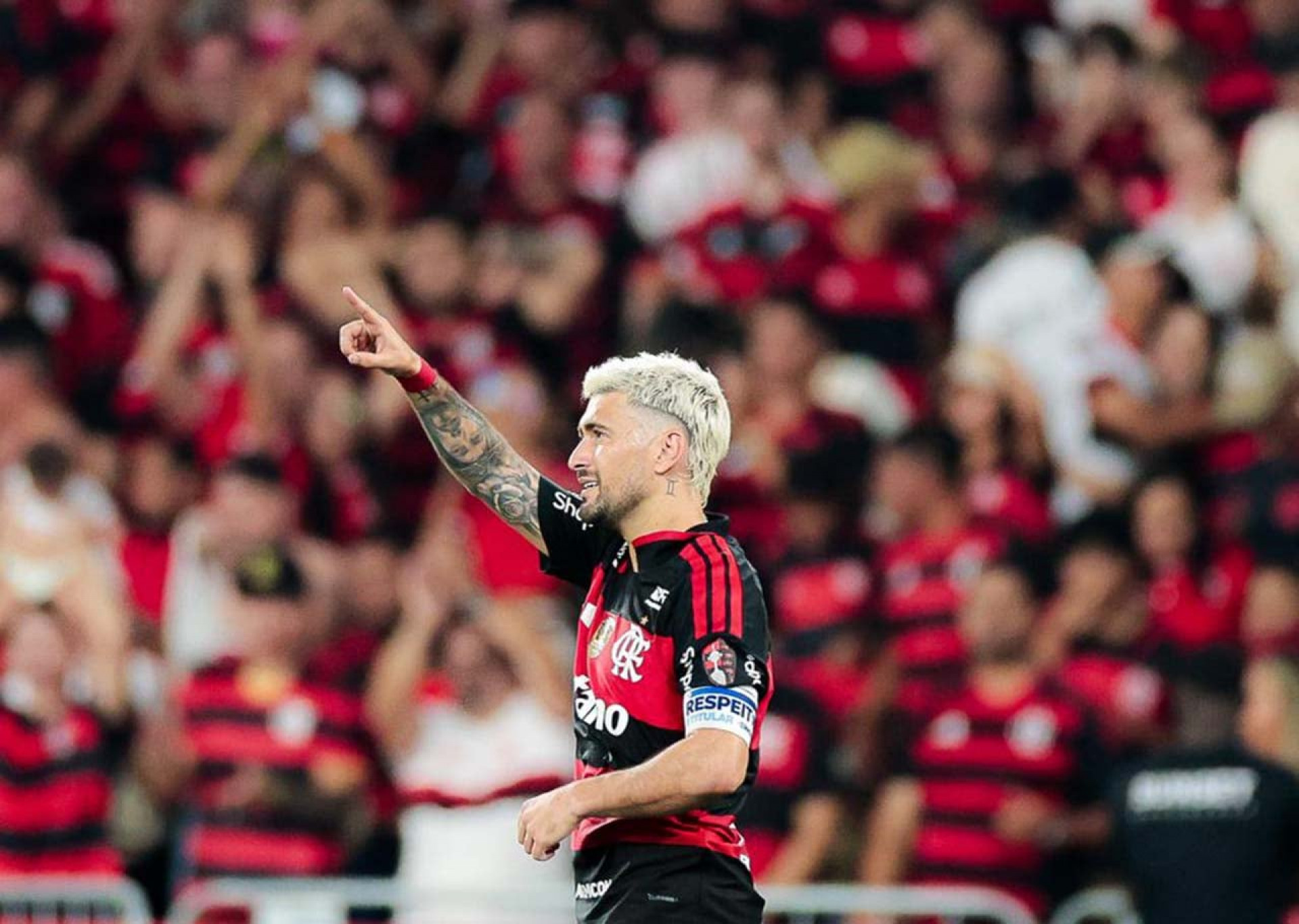 Arrascaeta exalta parceria com Pedro no Flamengo: “Jogar solto”