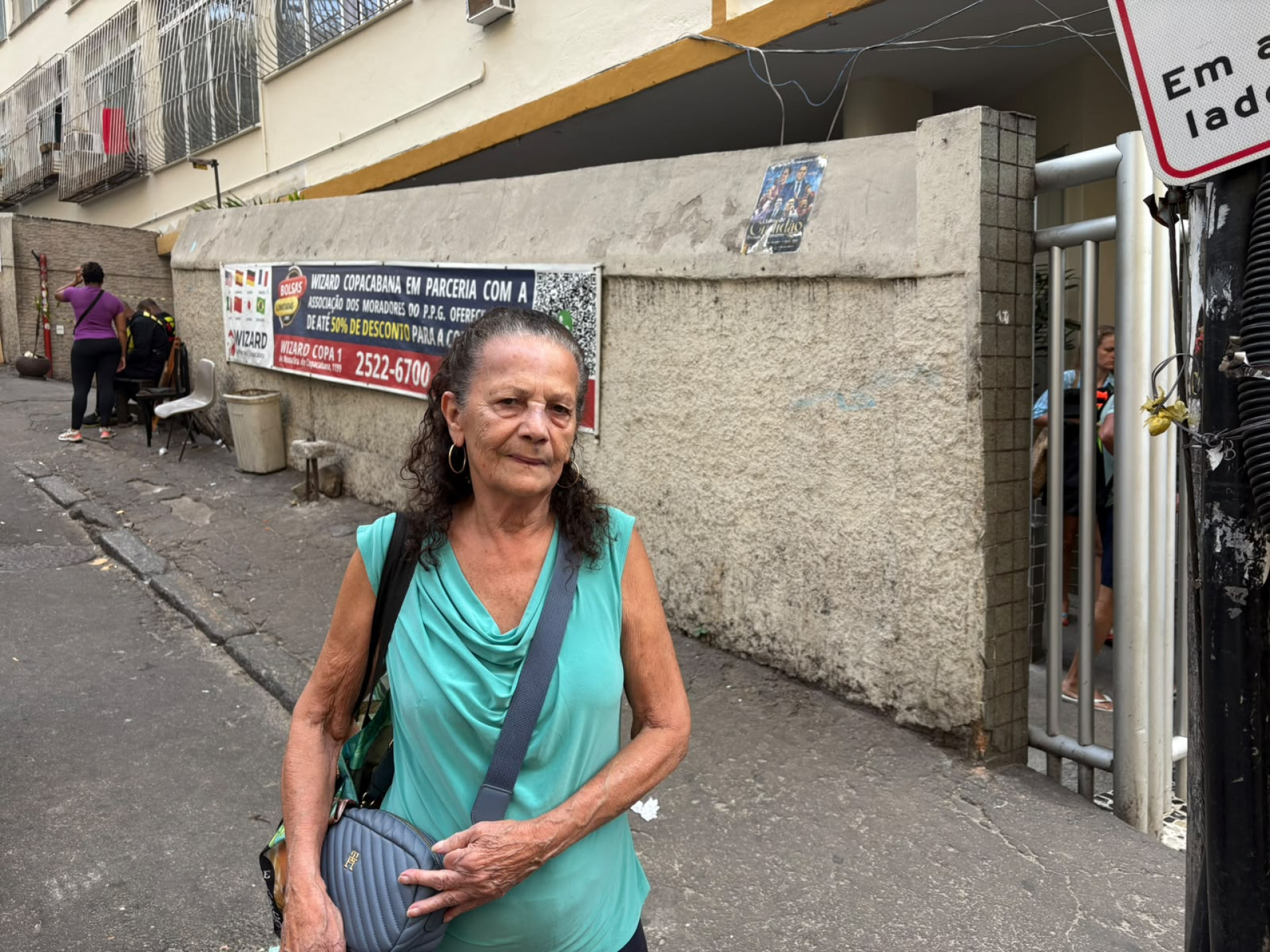 Maria Nazaré, de 71 anos, chegou no prédio momentos depois da explosão - Fred Vidal/Agência O DIA