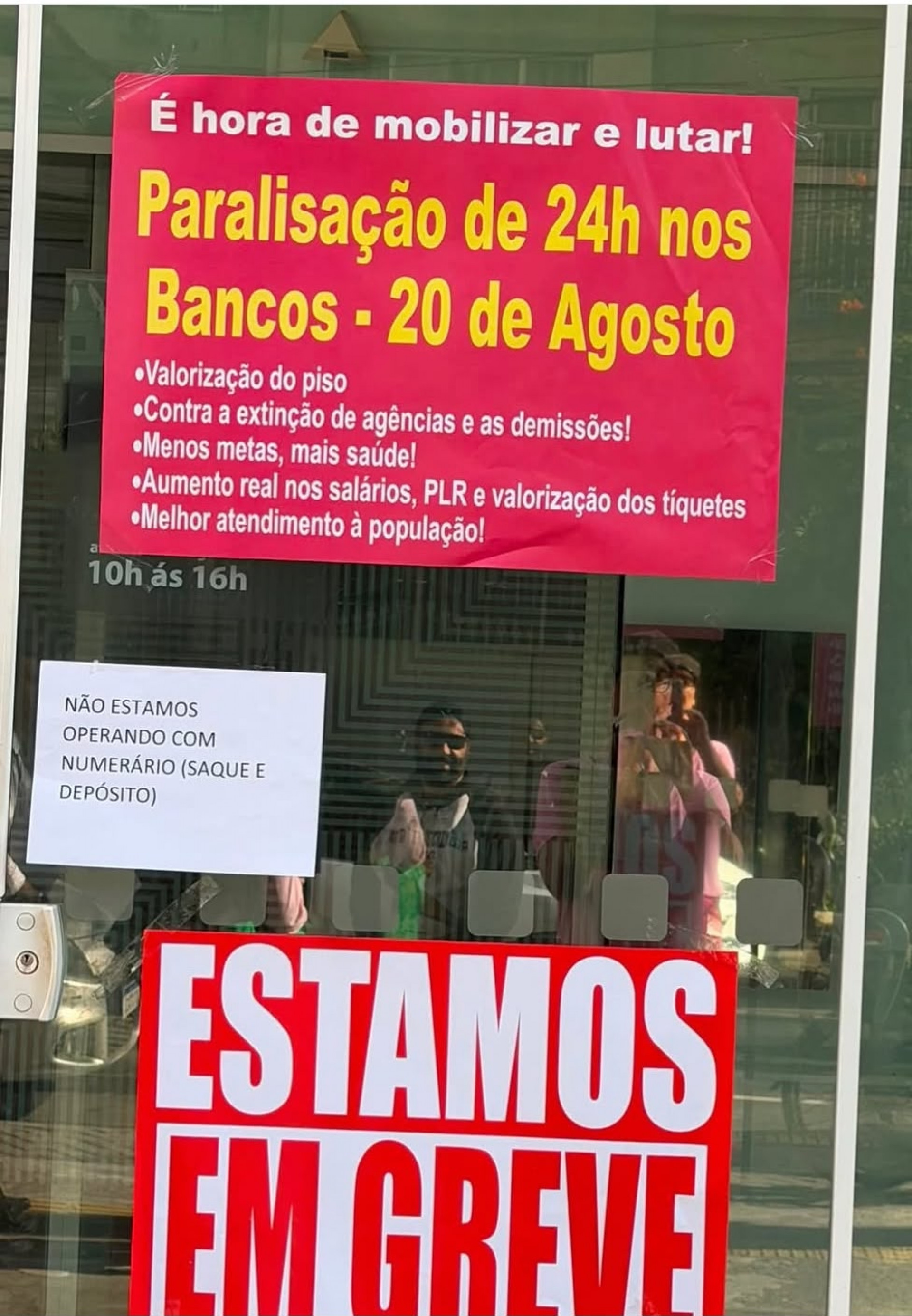 Agências fechadas em meio à paralisação