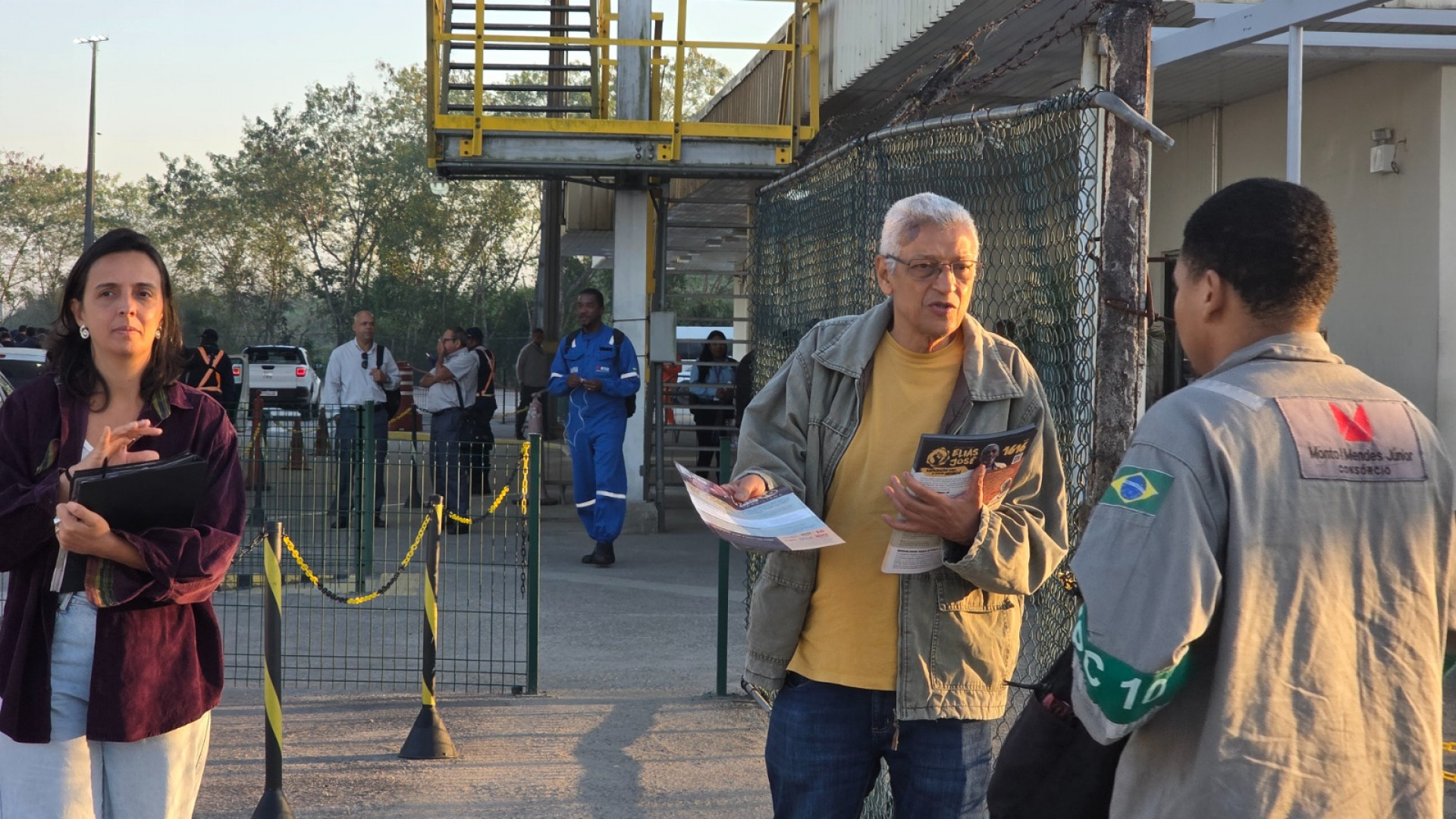 Candidato ao Governo do Rio, Cyro Garcia fez panfletagem com terceirizados e próprios da Petrobrás no Complexo Boaventura - Divulgação