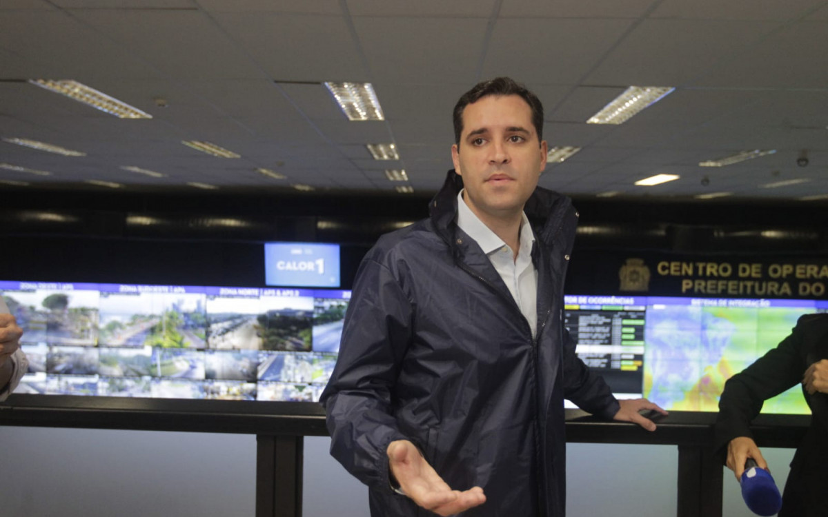 Eduardo Cavaliere acompanha previsão de ventos fortes - Reginaldo Pimenta/Agência O DIA